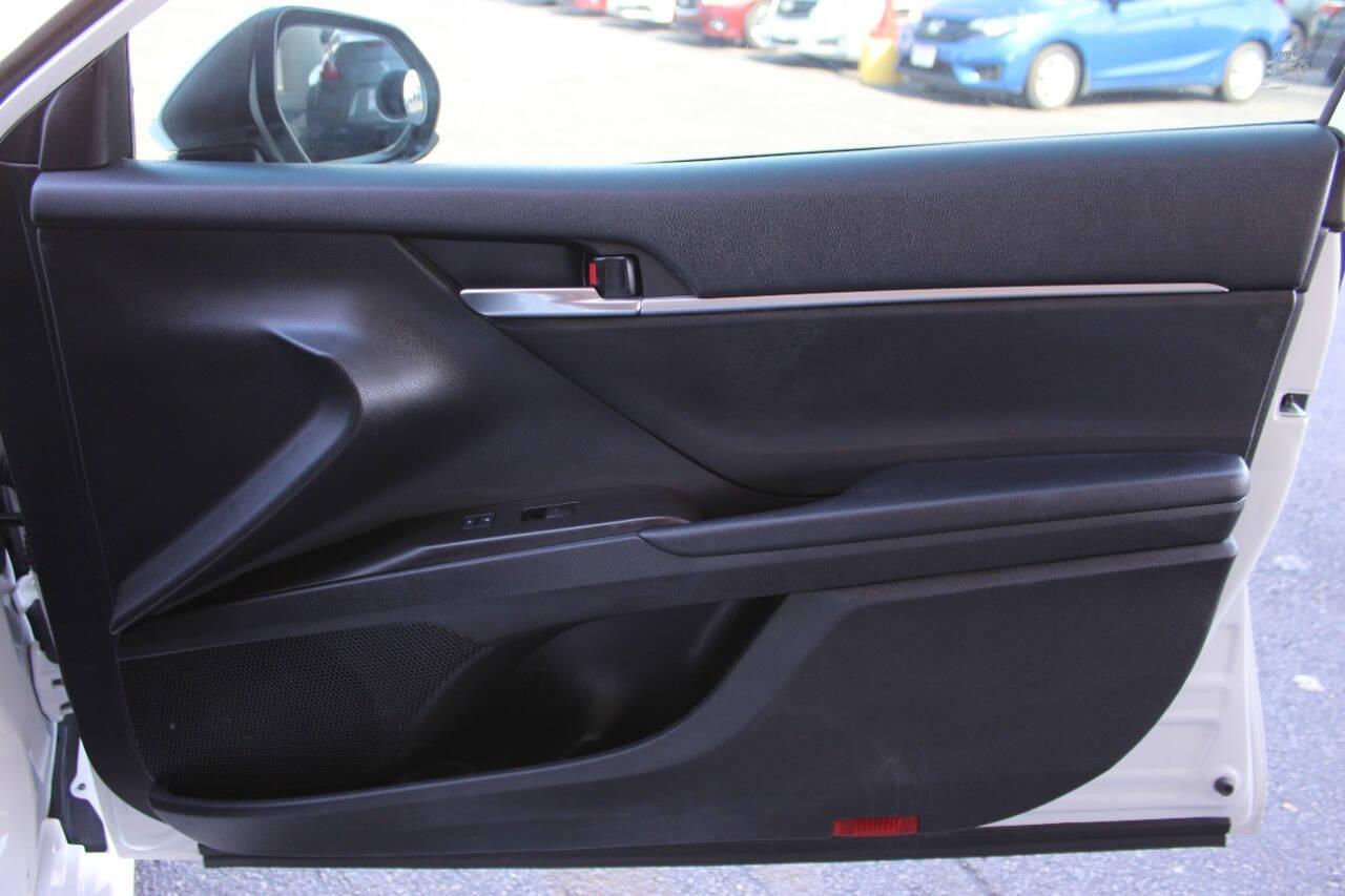 2021 White Toyota Camry LE (4T1C11AK9MU) with an 2.5L L4 DOHC 16V engine, 8A transmission, located at 4301 NW 39th , Oklahoma City, OK, 73112, (405) 949-5600, 35.512135, -97.598671 - NO DRIVERS LICENCE -NO FULL COVERAGE INSURANCE - NO CREDIT CHECK. COME ON OVER TO SUPERSPORTS, TAKE A LOOK AND TEST DRIVE. PLEASE GIVE US A CALL AT (405) 949-5600. NO LICENCIA DE CONDUCIR - NO SEGURO DE COBERTURA TOTAL - NO VERIFICACION DE CREDITO. VISITENOS EN SUPERSPORTS, MIRE NUESTRO - Photo#9