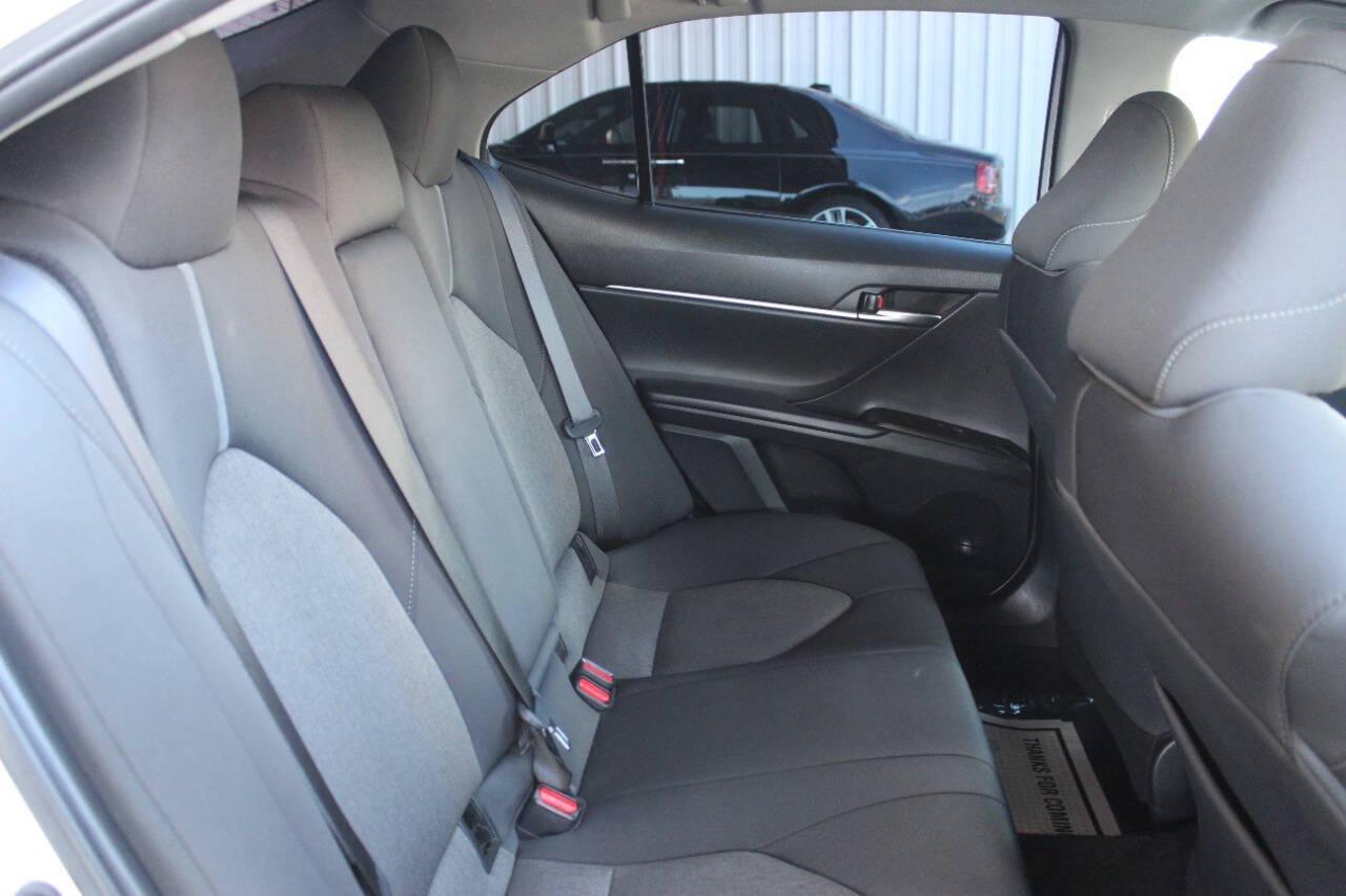 2021 White Toyota Camry LE (4T1C11AK9MU) with an 2.5L L4 DOHC 16V engine, 8A transmission, located at 4301 NW 39th , Oklahoma City, OK, 73112, (405) 949-5600, 35.512135, -97.598671 - NO DRIVERS LICENCE -NO FULL COVERAGE INSURANCE - NO CREDIT CHECK. COME ON OVER TO SUPERSPORTS, TAKE A LOOK AND TEST DRIVE. PLEASE GIVE US A CALL AT (405) 949-5600. NO LICENCIA DE CONDUCIR - NO SEGURO DE COBERTURA TOTAL - NO VERIFICACION DE CREDITO. VISITENOS EN SUPERSPORTS, MIRE NUESTRO - Photo#10