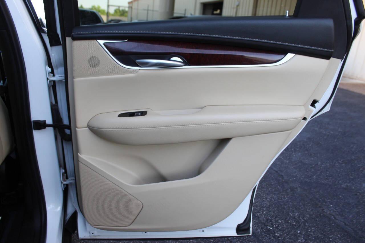 2019 White Cadillac XT5 Luxury (1GYKNCRS1KZ) with an 3.6L V6 DOHC 24V engine, 8A transmission, located at 4301 NW 39th , Oklahoma City, OK, 73112, (405) 949-5600, 35.512135, -97.598671 - NO DRIVERS LICENCE -NO FULL COVERAGE INSURANCE- NO CREDIT CHECK. COME ON OVER TO SUPERSPORTS, TAKE A LOOK AND TEST DRIVE. PLEASE GIVE US A CALL AT (405) 949-5600. NO LICENCIA DE CONDUCIR - NO SEGURO DE COBERTURA TOTAL - NO VERIFICACION DE CREDITO. VISITENOS EN SUPERSPORTS, MIRE NUESTRO - Photo#11