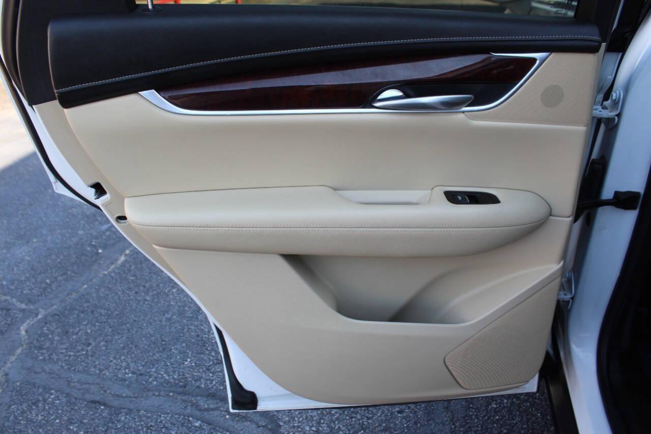 2019 White Cadillac XT5 Luxury (1GYKNCRS1KZ) with an 3.6L V6 DOHC 24V engine, 8A transmission, located at 4301 NW 39th , Oklahoma City, OK, 73112, (405) 949-5600, 35.512135, -97.598671 - NO DRIVERS LICENCE -NO FULL COVERAGE INSURANCE- NO CREDIT CHECK. COME ON OVER TO SUPERSPORTS, TAKE A LOOK AND TEST DRIVE. PLEASE GIVE US A CALL AT (405) 949-5600. NO LICENCIA DE CONDUCIR - NO SEGURO DE COBERTURA TOTAL - NO VERIFICACION DE CREDITO. VISITENOS EN SUPERSPORTS, MIRE NUESTRO - Photo#14