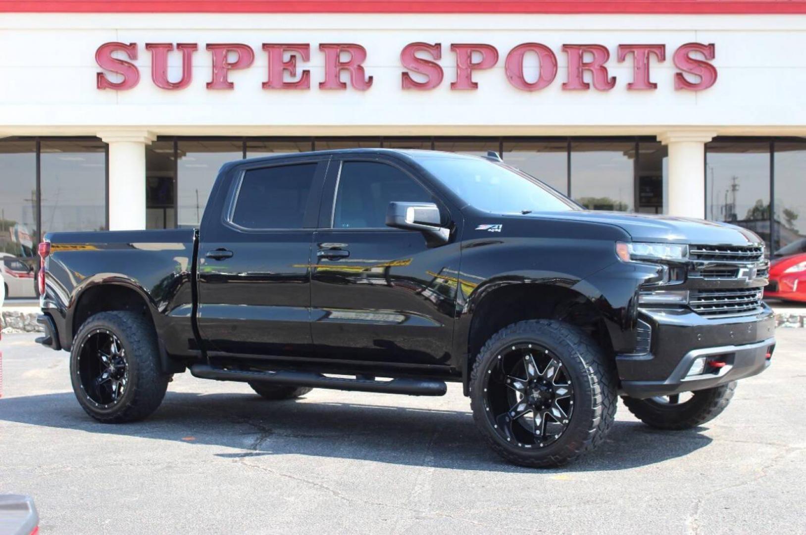 2020 Black Chevrolet Silverado 1500 LT Trail Boss Crew Cab Long Box 4WD (3GCPYFED1LG) with an 5.3L V8 OHV 16V engine, 6A transmission, located at 4301 NW 39th , Oklahoma City, OK, 73112, (405) 949-5600, 35.512135, -97.598671 - NO DRIVERS LICENCE -NO FULL COVERAGE INSURANCE-NO CREDIT CHECK. COME ON OVER TO SUPERSPORTS, TAKE A LOOK AND TEST DRIVE. PLEASE GIVE US A CALL AT (405) 949-5600. NO LICENCIA DE CONDUCIR- NO SEGURO DE COBERTURA TOTAL- NO VERIFICACION DE CREDITO. VENGAN A SUPERSPORTS, MIRE NUESTRO INVENTA - Photo#2