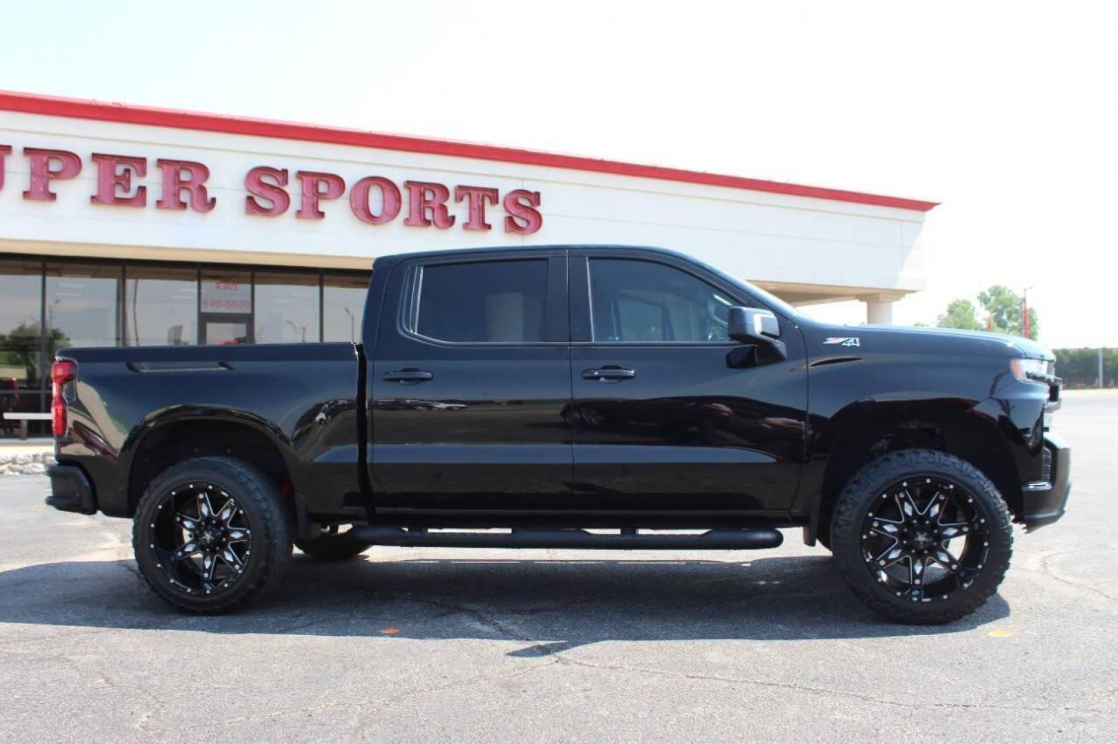 2020 Black Chevrolet Silverado 1500 LT Trail Boss Crew Cab Long Box 4WD (3GCPYFED1LG) with an 5.3L V8 OHV 16V engine, 6A transmission, located at 4301 NW 39th , Oklahoma City, OK, 73112, (405) 949-5600, 35.512135, -97.598671 - NO DRIVERS LICENCE -NO FULL COVERAGE INSURANCE-NO CREDIT CHECK. COME ON OVER TO SUPERSPORTS, TAKE A LOOK AND TEST DRIVE. PLEASE GIVE US A CALL AT (405) 949-5600. NO LICENCIA DE CONDUCIR- NO SEGURO DE COBERTURA TOTAL- NO VERIFICACION DE CREDITO. VENGAN A SUPERSPORTS, MIRE NUESTRO INVENTA - Photo#3
