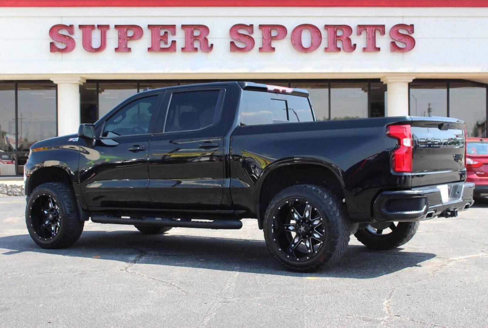 2020 Black Chevrolet Silverado 1500 LT Trail Boss Crew Cab Long Box 4WD (3GCPYFED1LG) with an 5.3L V8 OHV 16V engine, 6A transmission, located at 4301 NW 39th , Oklahoma City, OK, 73112, (405) 949-5600, 35.512135, -97.598671 - NO DRIVERS LICENCE -NO FULL COVERAGE INSURANCE-NO CREDIT CHECK. COME ON OVER TO SUPERSPORTS, TAKE A LOOK AND TEST DRIVE. PLEASE GIVE US A CALL AT (405) 949-5600. NO LICENCIA DE CONDUCIR- NO SEGURO DE COBERTURA TOTAL- NO VERIFICACION DE CREDITO. VENGAN A SUPERSPORTS, MIRE NUESTRO INVENTA - Photo#5