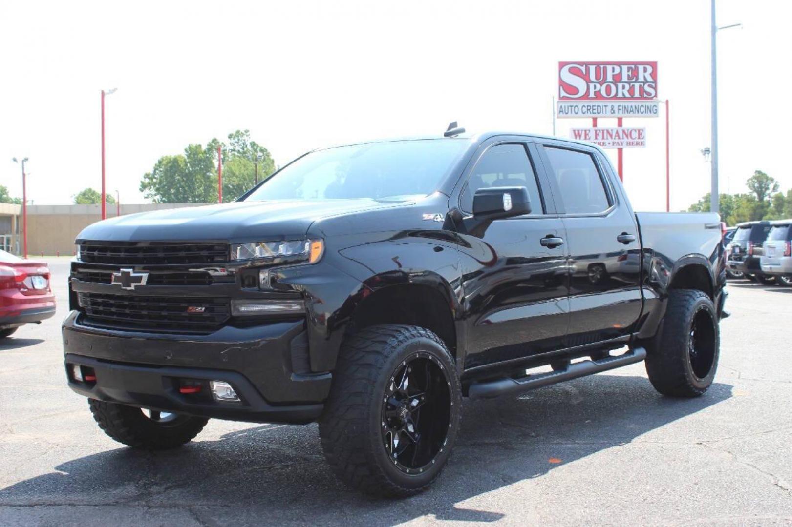 2020 Black Chevrolet Silverado 1500 LT Trail Boss Crew Cab Long Box 4WD (3GCPYFED1LG) with an 5.3L V8 OHV 16V engine, 6A transmission, located at 4301 NW 39th , Oklahoma City, OK, 73112, (405) 949-5600, 35.512135, -97.598671 - NO DRIVERS LICENCE -NO FULL COVERAGE INSURANCE-NO CREDIT CHECK. COME ON OVER TO SUPERSPORTS, TAKE A LOOK AND TEST DRIVE. PLEASE GIVE US A CALL AT (405) 949-5600. NO LICENCIA DE CONDUCIR- NO SEGURO DE COBERTURA TOTAL- NO VERIFICACION DE CREDITO. VENGAN A SUPERSPORTS, MIRE NUESTRO INVENTA - Photo#7