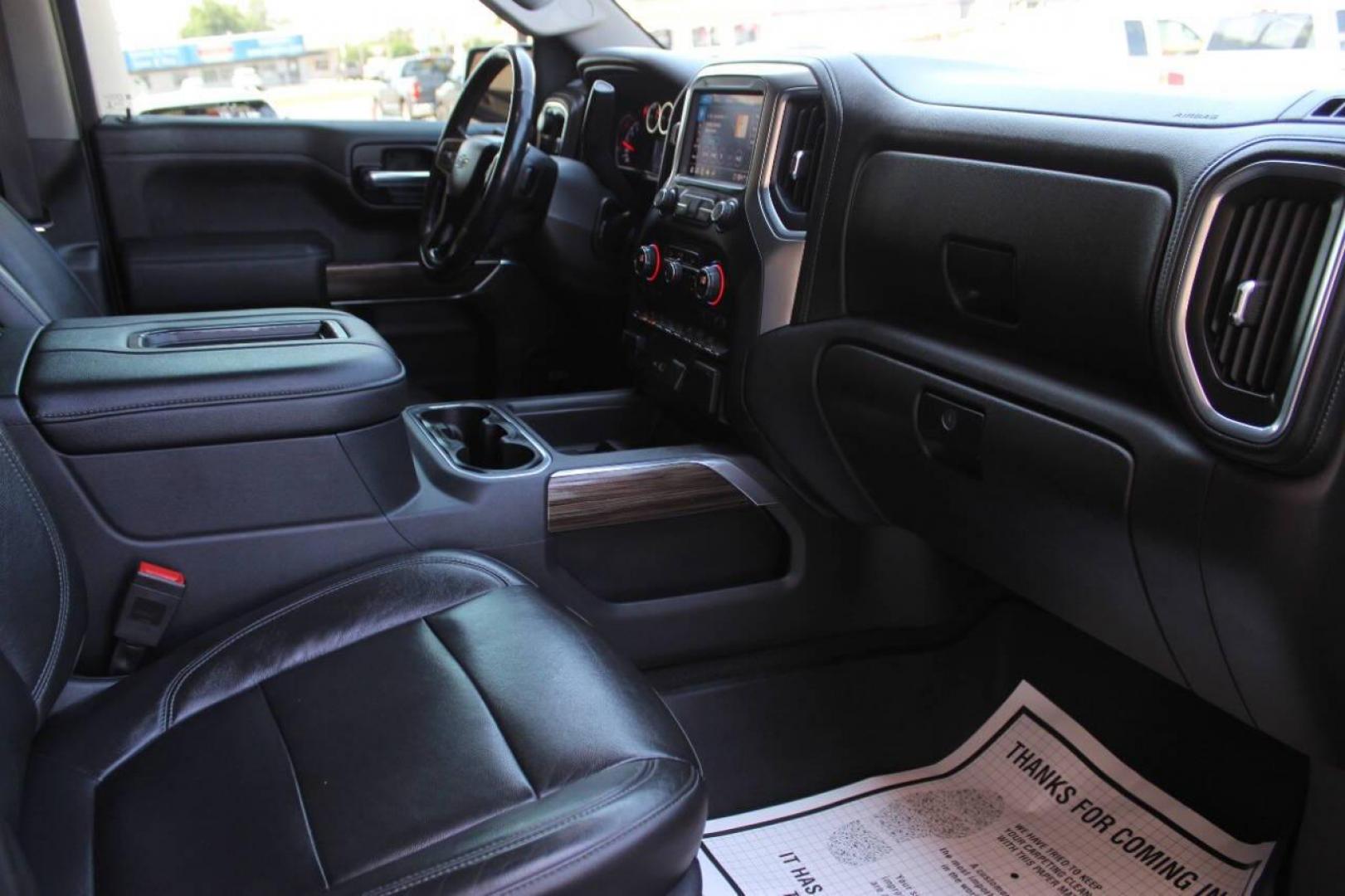 2020 Black Chevrolet Silverado 1500 LT Trail Boss Crew Cab Long Box 4WD (3GCPYFED1LG) with an 5.3L V8 OHV 16V engine, 6A transmission, located at 4301 NW 39th , Oklahoma City, OK, 73112, (405) 949-5600, 35.512135, -97.598671 - NO DRIVERS LICENCE -NO FULL COVERAGE INSURANCE-NO CREDIT CHECK. COME ON OVER TO SUPERSPORTS, TAKE A LOOK AND TEST DRIVE. PLEASE GIVE US A CALL AT (405) 949-5600. NO LICENCIA DE CONDUCIR- NO SEGURO DE COBERTURA TOTAL- NO VERIFICACION DE CREDITO. VENGAN A SUPERSPORTS, MIRE NUESTRO INVENTA - Photo#10