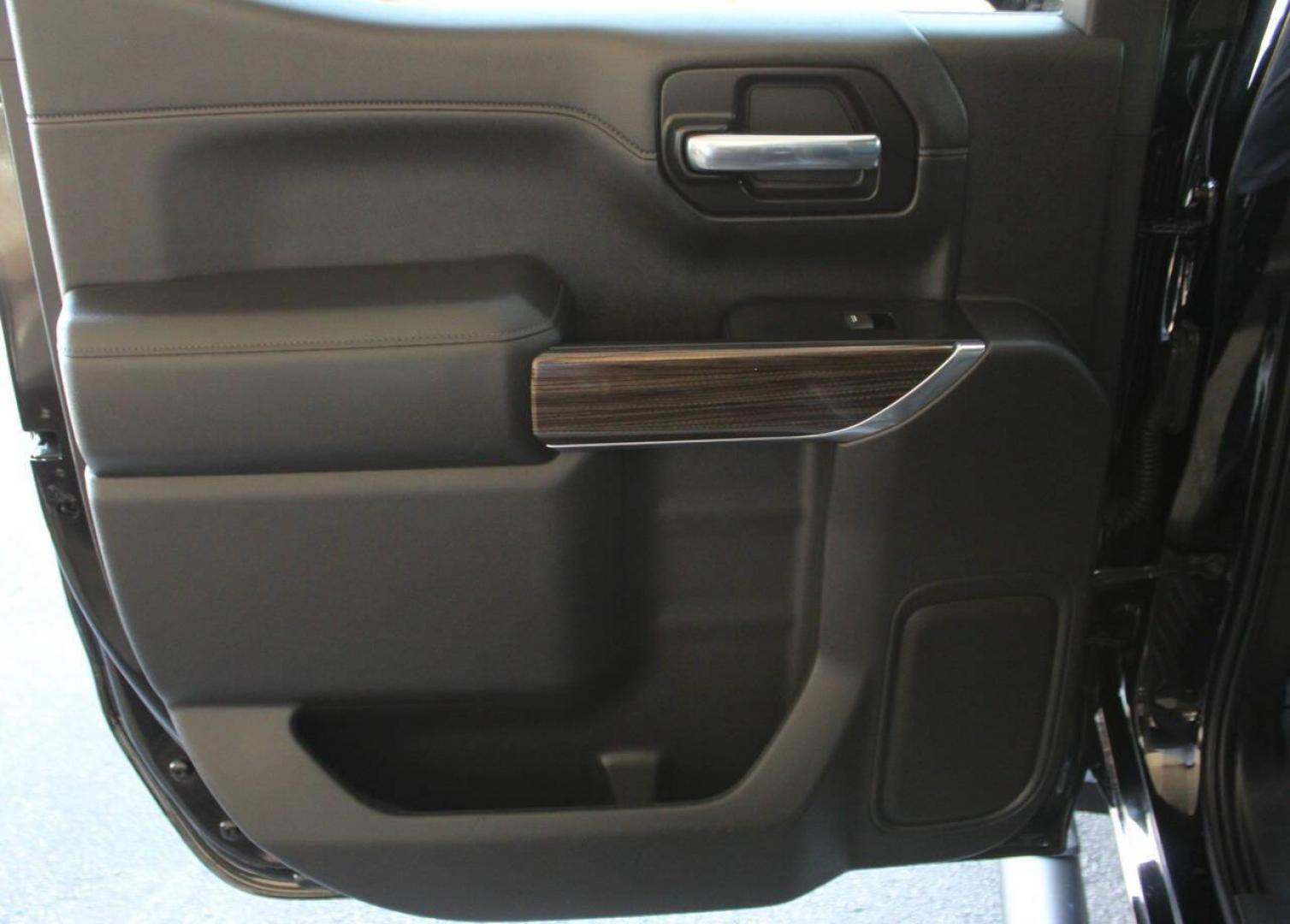 2020 Black Chevrolet Silverado 1500 LT Trail Boss Crew Cab Long Box 4WD (3GCPYFED1LG) with an 5.3L V8 OHV 16V engine, 6A transmission, located at 4301 NW 39th , Oklahoma City, OK, 73112, (405) 949-5600, 35.512135, -97.598671 - NO DRIVERS LICENCE -NO FULL COVERAGE INSURANCE-NO CREDIT CHECK. COME ON OVER TO SUPERSPORTS, TAKE A LOOK AND TEST DRIVE. PLEASE GIVE US A CALL AT (405) 949-5600. NO LICENCIA DE CONDUCIR- NO SEGURO DE COBERTURA TOTAL- NO VERIFICACION DE CREDITO. VENGAN A SUPERSPORTS, MIRE NUESTRO INVENTA - Photo#13