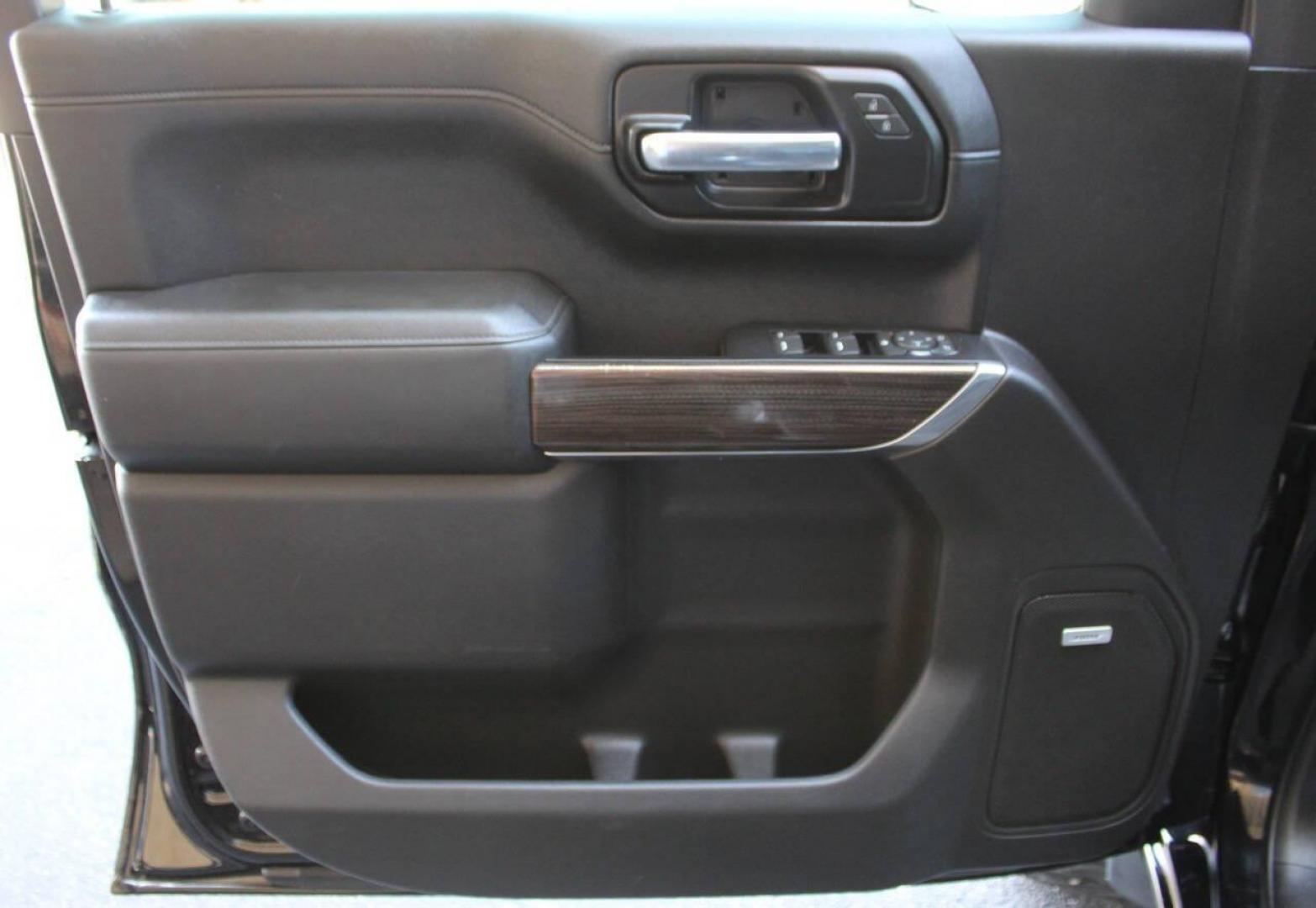 2020 Black Chevrolet Silverado 1500 LT Trail Boss Crew Cab Long Box 4WD (3GCPYFED1LG) with an 5.3L V8 OHV 16V engine, 6A transmission, located at 4301 NW 39th , Oklahoma City, OK, 73112, (405) 949-5600, 35.512135, -97.598671 - NO DRIVERS LICENCE -NO FULL COVERAGE INSURANCE-NO CREDIT CHECK. COME ON OVER TO SUPERSPORTS, TAKE A LOOK AND TEST DRIVE. PLEASE GIVE US A CALL AT (405) 949-5600. NO LICENCIA DE CONDUCIR- NO SEGURO DE COBERTURA TOTAL- NO VERIFICACION DE CREDITO. VENGAN A SUPERSPORTS, MIRE NUESTRO INVENTA - Photo#15