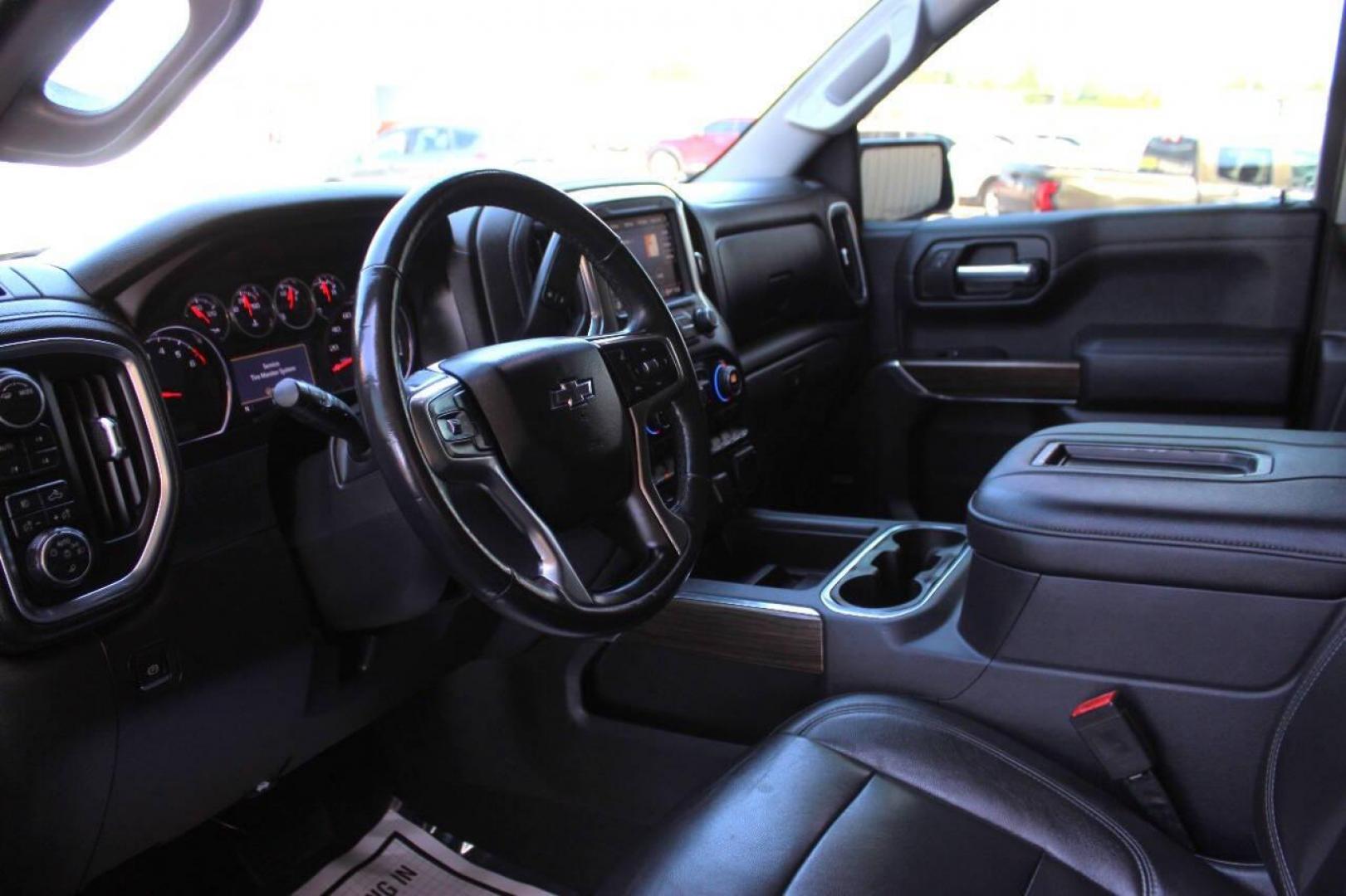 2020 Black Chevrolet Silverado 1500 LT Trail Boss Crew Cab Long Box 4WD (3GCPYFED1LG) with an 5.3L V8 OHV 16V engine, 6A transmission, located at 4301 NW 39th , Oklahoma City, OK, 73112, (405) 949-5600, 35.512135, -97.598671 - NO DRIVERS LICENCE -NO FULL COVERAGE INSURANCE-NO CREDIT CHECK. COME ON OVER TO SUPERSPORTS, TAKE A LOOK AND TEST DRIVE. PLEASE GIVE US A CALL AT (405) 949-5600. NO LICENCIA DE CONDUCIR- NO SEGURO DE COBERTURA TOTAL- NO VERIFICACION DE CREDITO. VENGAN A SUPERSPORTS, MIRE NUESTRO INVENTA - Photo#16