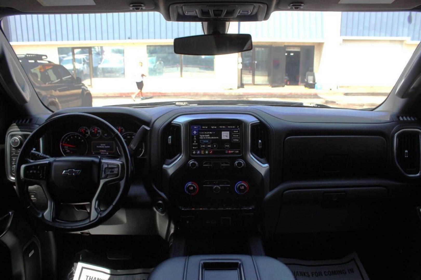2020 Black Chevrolet Silverado 1500 LT Trail Boss Crew Cab Long Box 4WD (3GCPYFED1LG) with an 5.3L V8 OHV 16V engine, 6A transmission, located at 4301 NW 39th , Oklahoma City, OK, 73112, (405) 949-5600, 35.512135, -97.598671 - NO DRIVERS LICENCE -NO FULL COVERAGE INSURANCE-NO CREDIT CHECK. COME ON OVER TO SUPERSPORTS, TAKE A LOOK AND TEST DRIVE. PLEASE GIVE US A CALL AT (405) 949-5600. NO LICENCIA DE CONDUCIR- NO SEGURO DE COBERTURA TOTAL- NO VERIFICACION DE CREDITO. VENGAN A SUPERSPORTS, MIRE NUESTRO INVENTA - Photo#18