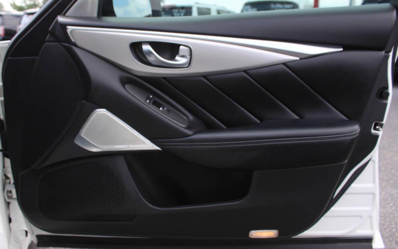 2021 White Infiniti Q50 3.0t Luxe (JN1EV7BP9MM) with an 3.0L V6 DOHC 24V TURBO engine, 7A transmission, located at 4301 NW 39th , Oklahoma City, OK, 73112, (405) 949-5600, 35.512135, -97.598671 - NO DRIVERS LICENCE -NO FULL COVERAGE INSURANCE- NO CREDIT CHECK. COME ON OVER TO SUPERSPORTS, TAKE A LOOK AND TEST DRIVE. PLEASE GIVE US A CALL AT (405) 949-5600. NO LICENCIA DE CONDUCIR - NO SEGURO DE COBERTURA TOTAL - NO VERIFICACION DE CREDITO. VISITENOS EN SUPERSPORTS, MIRE NUESTRO - Photo#6