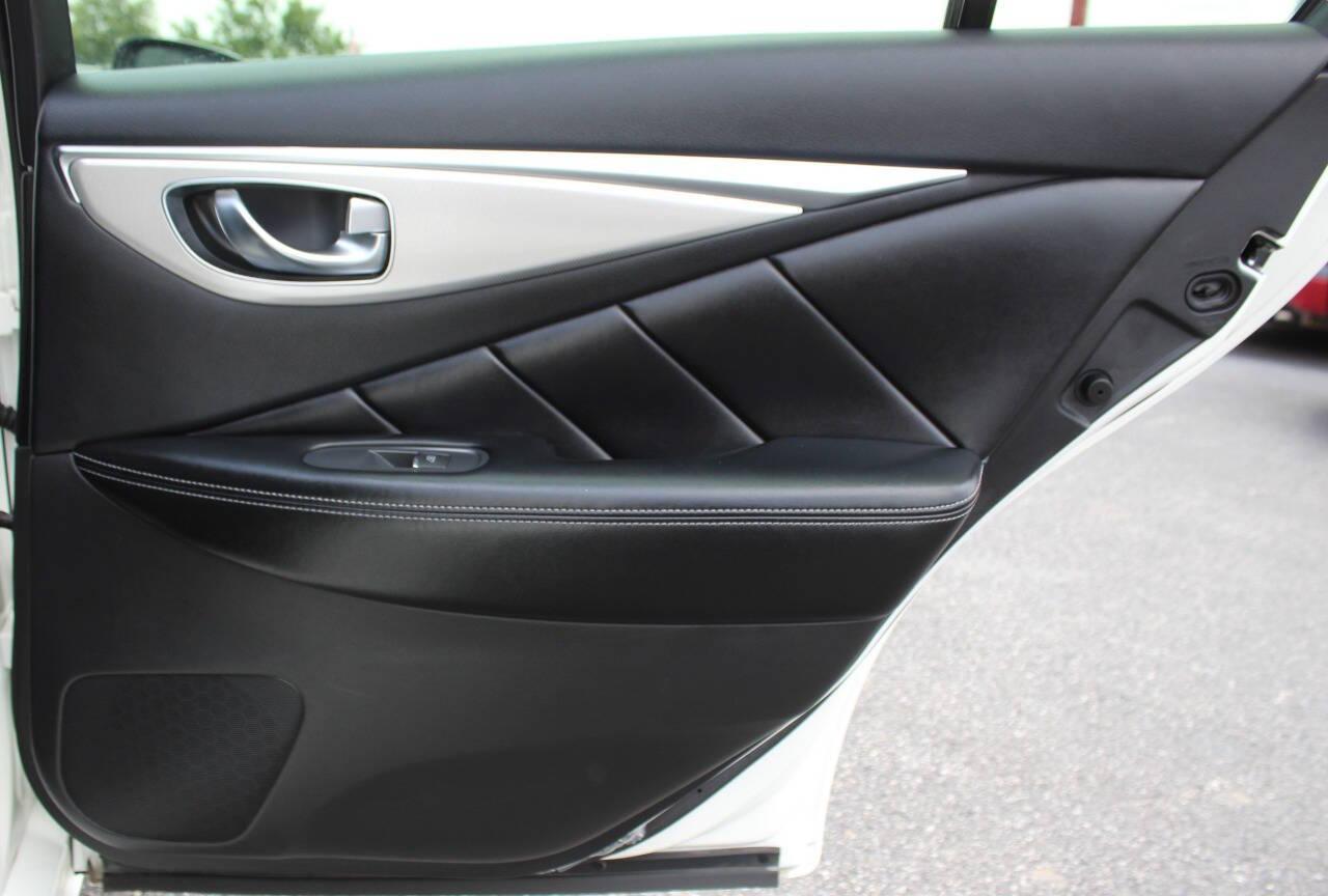 2021 White Infiniti Q50 3.0t Luxe (JN1EV7BP9MM) with an 3.0L V6 DOHC 24V TURBO engine, 7A transmission, located at 4301 NW 39th , Oklahoma City, OK, 73112, (405) 949-5600, 35.512135, -97.598671 - NO DRIVERS LICENCE -NO FULL COVERAGE INSURANCE- NO CREDIT CHECK. COME ON OVER TO SUPERSPORTS, TAKE A LOOK AND TEST DRIVE. PLEASE GIVE US A CALL AT (405) 949-5600. NO LICENCIA DE CONDUCIR - NO SEGURO DE COBERTURA TOTAL - NO VERIFICACION DE CREDITO. VISITENOS EN SUPERSPORTS, MIRE NUESTRO - Photo#8