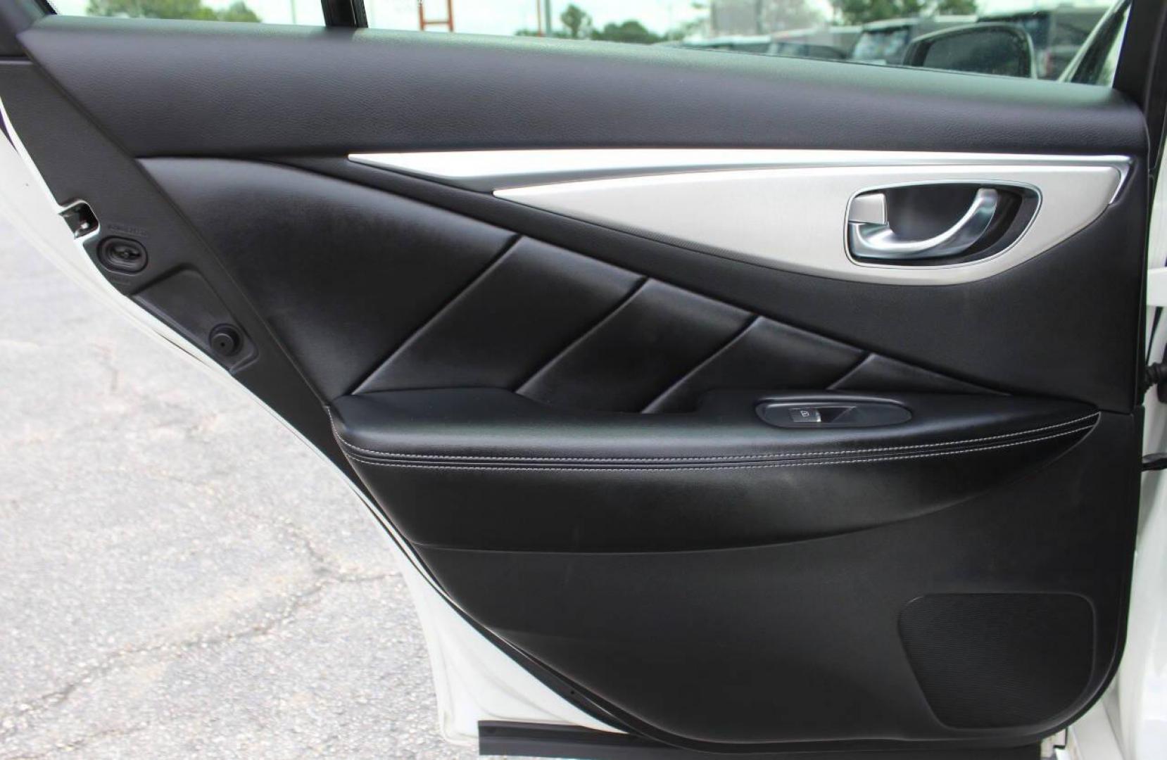 2021 White Infiniti Q50 3.0t Luxe (JN1EV7BP9MM) with an 3.0L V6 DOHC 24V TURBO engine, 7A transmission, located at 4301 NW 39th , Oklahoma City, OK, 73112, (405) 949-5600, 35.512135, -97.598671 - NO DRIVERS LICENCE NO-FULL COVERAGE INSURANCE-NO CREDIT CHECK. COME ON OVER TO SUPERSPORTS AND TAKE A LOOK AND TEST DRIVE. PLEASE GIVE US A CALL AT (405) 949-5600. NO LICENSIA DE MANEJAR- NO SEGURO DE COBERTURA TOTAL- NO VERIFICACCION DE CREDITO. POR FAVOR VENGAN A SUPERSPORTS, ECHE UN - Photo#12