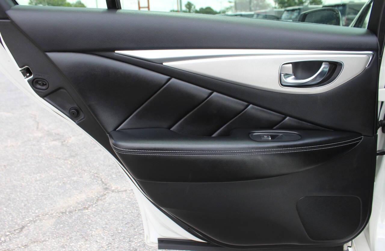 2021 White Infiniti Q50 3.0t Luxe (JN1EV7BP9MM) with an 3.0L V6 DOHC 24V TURBO engine, 7A transmission, located at 4301 NW 39th , Oklahoma City, OK, 73112, (405) 949-5600, 35.512135, -97.598671 - NO DRIVERS LICENCE -NO FULL COVERAGE INSURANCE- NO CREDIT CHECK. COME ON OVER TO SUPERSPORTS, TAKE A LOOK AND TEST DRIVE. PLEASE GIVE US A CALL AT (405) 949-5600. NO LICENCIA DE CONDUCIR - NO SEGURO DE COBERTURA TOTAL - NO VERIFICACION DE CREDITO. VISITENOS EN SUPERSPORTS, MIRE NUESTRO - Photo#11