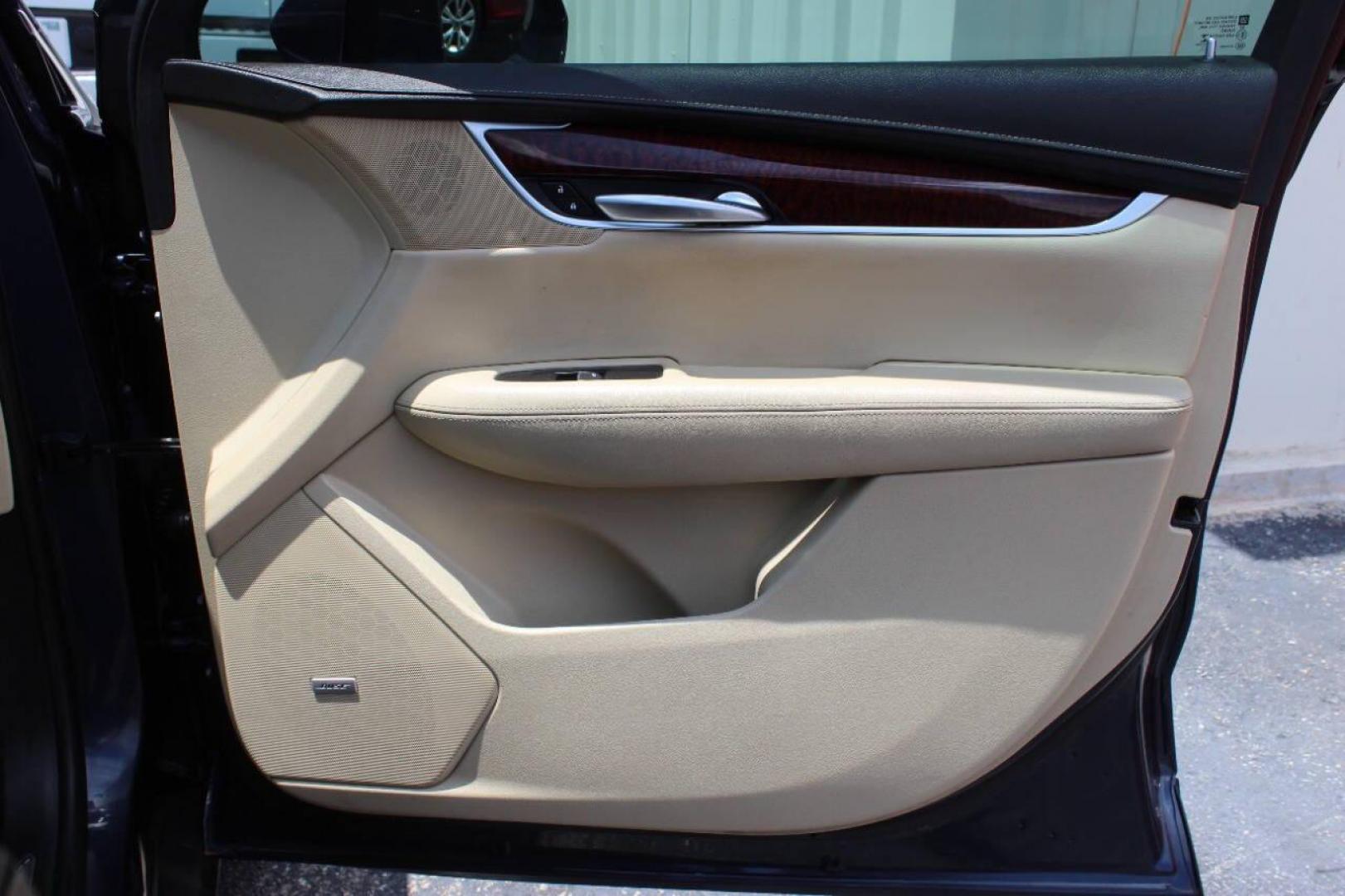 2018 Blue Cadillac XT5 Luxury (1GYKNCRS4JZ) with an 3.6L V6 DOHC 24V engine, 8A transmission, located at 4301 NW 39th , Oklahoma City, OK, 73112, (405) 949-5600, 35.512135, -97.598671 - NO DRIVERS LICENCE NO-FULL COVERAGE INSURANCE-NO CREDIT CHECK. COME ON OVER TO SUPERSPORTS AND TAKE A LOOK AND TEST DRIVE. PLEASE GIVE US A CALL AT (405) 949-5600. NO LICENSIA DE MANEJAR- NO SEGURO DE COBERTURA TOTAL- NO VERIFICACCION DE CREDITO. POR FAVOR VENGAN A SUPERSPORTS, ECHE UN - Photo#10