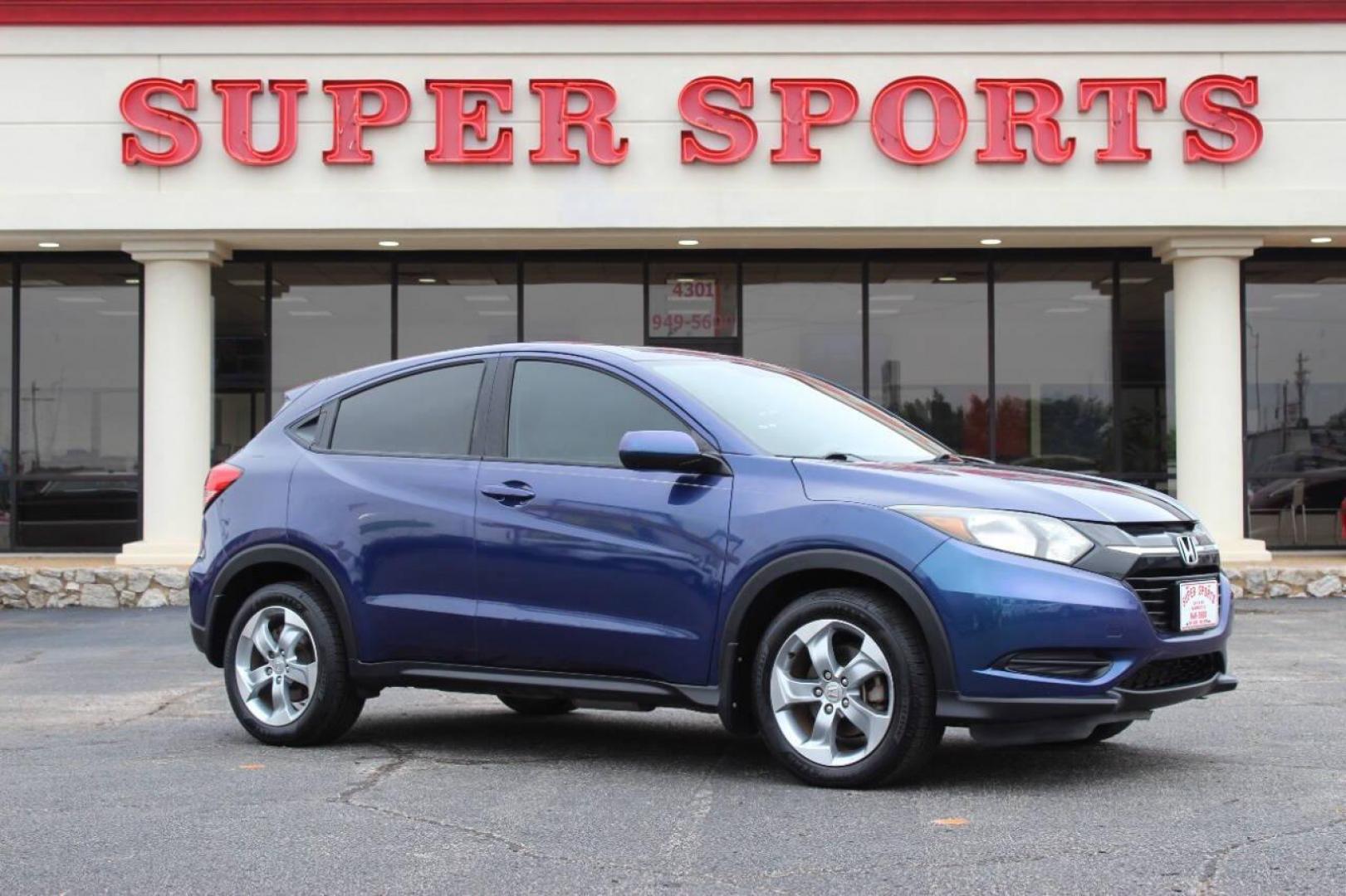 2017 Blue Honda HR-V LX 2WD CVT (3CZRU5H39HM) with an 1.8L L4 DOHC 16V engine, CVT transmission, located at 4301 NW 39th , Oklahoma City, OK, 73112, (405) 949-5600, 35.512135, -97.598671 - NO DRIVERS LICENCE NO - FULL COVERAGE INSURANCE - NO CREDIT CHECK. COME ON OVER TO SUPERSPORTS AND TAKE A LOOK AND TEST DRIVE. PLEASE GIVE US A CALL AT (405) 949-5600. NO LICENCIA DE CONDUCIR - NO SEGURO DE COBERTURA TOTAL - NO VERIFICACION DE CREDITO. VISITENOS EN SUPERSPORTS, MIRE NUE - Photo#2