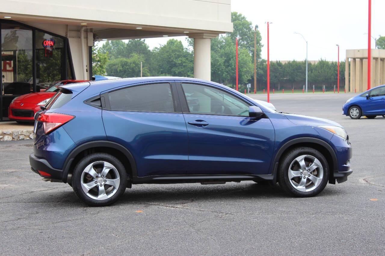 2017 Blue Honda HR-V LX 2WD CVT (3CZRU5H39HM) with an 1.8L L4 DOHC 16V engine, CVT transmission, located at 4301 NW 39th , Oklahoma City, OK, 73112, (405) 949-5600, 35.512135, -97.598671 - NO DRIVERS LICENCE NO - FULL COVERAGE INSURANCE - NO CREDIT CHECK. COME ON OVER TO SUPERSPORTS AND TAKE A LOOK AND TEST DRIVE. PLEASE GIVE US A CALL AT (405) 949-5600. NO LICENCIA DE CONDUCIR - NO SEGURO DE COBERTURA TOTAL - NO VERIFICACION DE CREDITO. VISITENOS EN SUPERSPORTS, MIRE NUE - Photo#2