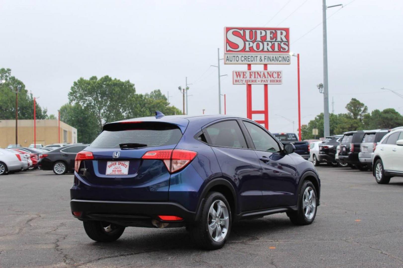 2017 Blue Honda HR-V LX 2WD CVT (3CZRU5H39HM) with an 1.8L L4 DOHC 16V engine, CVT transmission, located at 4301 NW 39th , Oklahoma City, OK, 73112, (405) 949-5600, 35.512135, -97.598671 - NO DRIVERS LICENCE NO - FULL COVERAGE INSURANCE - NO CREDIT CHECK. COME ON OVER TO SUPERSPORTS AND TAKE A LOOK AND TEST DRIVE. PLEASE GIVE US A CALL AT (405) 949-5600. NO LICENCIA DE CONDUCIR - NO SEGURO DE COBERTURA TOTAL - NO VERIFICACION DE CREDITO. VISITENOS EN SUPERSPORTS, MIRE NUE - Photo#4