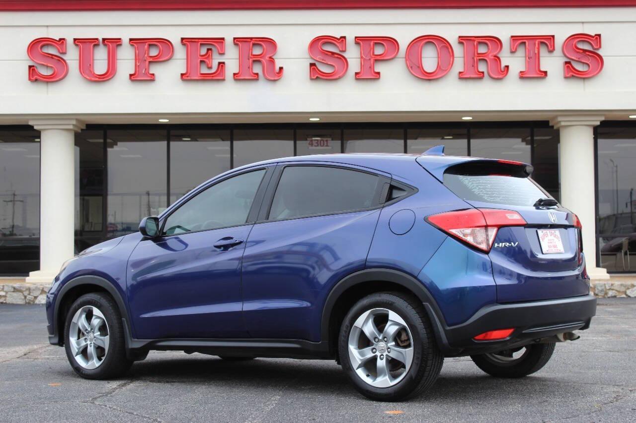 2017 Blue Honda HR-V LX 2WD CVT (3CZRU5H39HM) with an 1.8L L4 DOHC 16V engine, CVT transmission, located at 4301 NW 39th , Oklahoma City, OK, 73112, (405) 949-5600, 35.512135, -97.598671 - NO DRIVERS LICENCE NO - FULL COVERAGE INSURANCE - NO CREDIT CHECK. COME ON OVER TO SUPERSPORTS AND TAKE A LOOK AND TEST DRIVE. PLEASE GIVE US A CALL AT (405) 949-5600. NO LICENCIA DE CONDUCIR - NO SEGURO DE COBERTURA TOTAL - NO VERIFICACION DE CREDITO. VISITENOS EN SUPERSPORTS, MIRE NUE - Photo#4