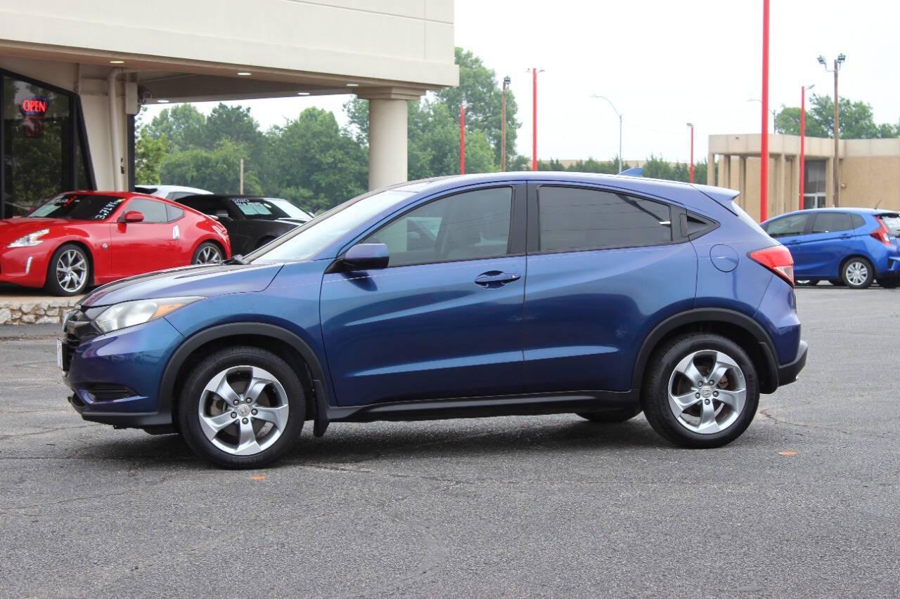 2017 Blue Honda HR-V LX 2WD CVT (3CZRU5H39HM) with an 1.8L L4 DOHC 16V engine, CVT transmission, located at 4301 NW 39th , Oklahoma City, OK, 73112, (405) 949-5600, 35.512135, -97.598671 - NO DRIVERS LICENCE NO - FULL COVERAGE INSURANCE - NO CREDIT CHECK. COME ON OVER TO SUPERSPORTS AND TAKE A LOOK AND TEST DRIVE. PLEASE GIVE US A CALL AT (405) 949-5600. NO LICENCIA DE CONDUCIR - NO SEGURO DE COBERTURA TOTAL - NO VERIFICACION DE CREDITO. VISITENOS EN SUPERSPORTS, MIRE NUE - Photo#5