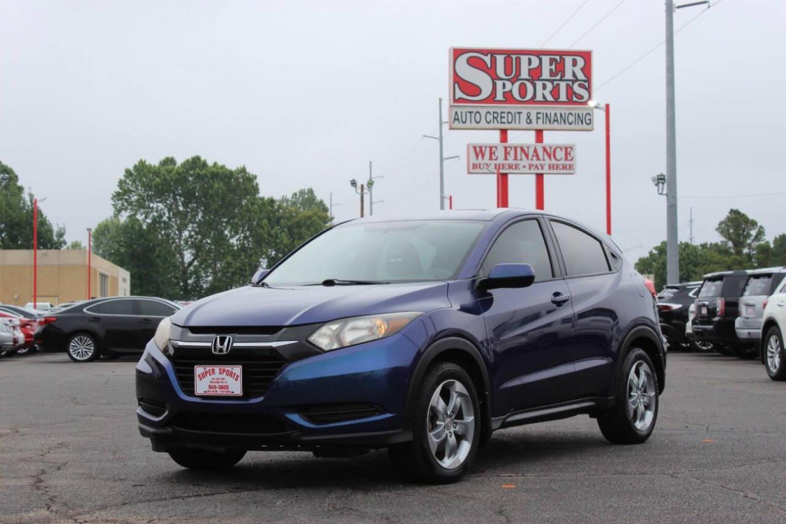 2017 Blue Honda HR-V LX 2WD CVT (3CZRU5H39HM) with an 1.8L L4 DOHC 16V engine, CVT transmission, located at 4301 NW 39th , Oklahoma City, OK, 73112, (405) 949-5600, 35.512135, -97.598671 - NO DRIVERS LICENCE NO - FULL COVERAGE INSURANCE - NO CREDIT CHECK. COME ON OVER TO SUPERSPORTS AND TAKE A LOOK AND TEST DRIVE. PLEASE GIVE US A CALL AT (405) 949-5600. NO LICENCIA DE CONDUCIR - NO SEGURO DE COBERTURA TOTAL - NO VERIFICACION DE CREDITO. VISITENOS EN SUPERSPORTS, MIRE NUE - Photo#7