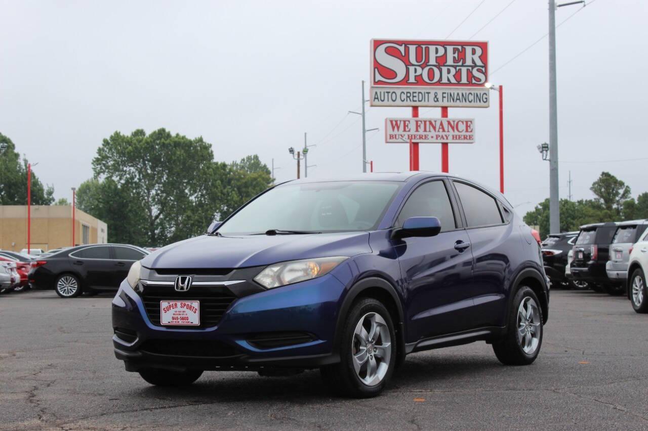 2017 Blue Honda HR-V LX 2WD CVT (3CZRU5H39HM) with an 1.8L L4 DOHC 16V engine, CVT transmission, located at 4301 NW 39th , Oklahoma City, OK, 73112, (405) 949-5600, 35.512135, -97.598671 - NO DRIVERS LICENCE NO - FULL COVERAGE INSURANCE - NO CREDIT CHECK. COME ON OVER TO SUPERSPORTS AND TAKE A LOOK AND TEST DRIVE. PLEASE GIVE US A CALL AT (405) 949-5600. NO LICENCIA DE CONDUCIR - NO SEGURO DE COBERTURA TOTAL - NO VERIFICACION DE CREDITO. VISITENOS EN SUPERSPORTS, MIRE NUE - Photo#6