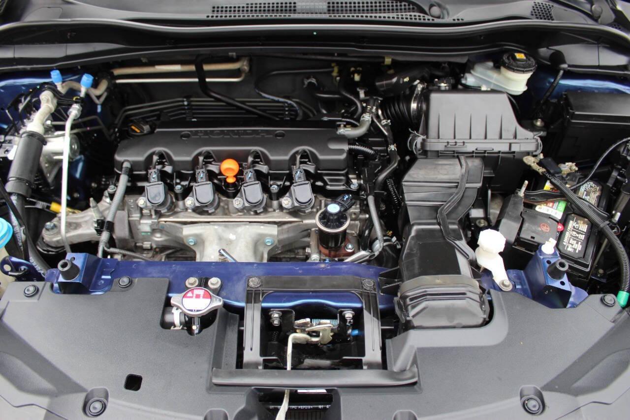 2017 Blue Honda HR-V LX 2WD CVT (3CZRU5H39HM) with an 1.8L L4 DOHC 16V engine, CVT transmission, located at 4301 NW 39th , Oklahoma City, OK, 73112, (405) 949-5600, 35.512135, -97.598671 - NO DRIVERS LICENCE NO - FULL COVERAGE INSURANCE - NO CREDIT CHECK. COME ON OVER TO SUPERSPORTS AND TAKE A LOOK AND TEST DRIVE. PLEASE GIVE US A CALL AT (405) 949-5600. NO LICENCIA DE CONDUCIR - NO SEGURO DE COBERTURA TOTAL - NO VERIFICACION DE CREDITO. VISITENOS EN SUPERSPORTS, MIRE NUE - Photo#7