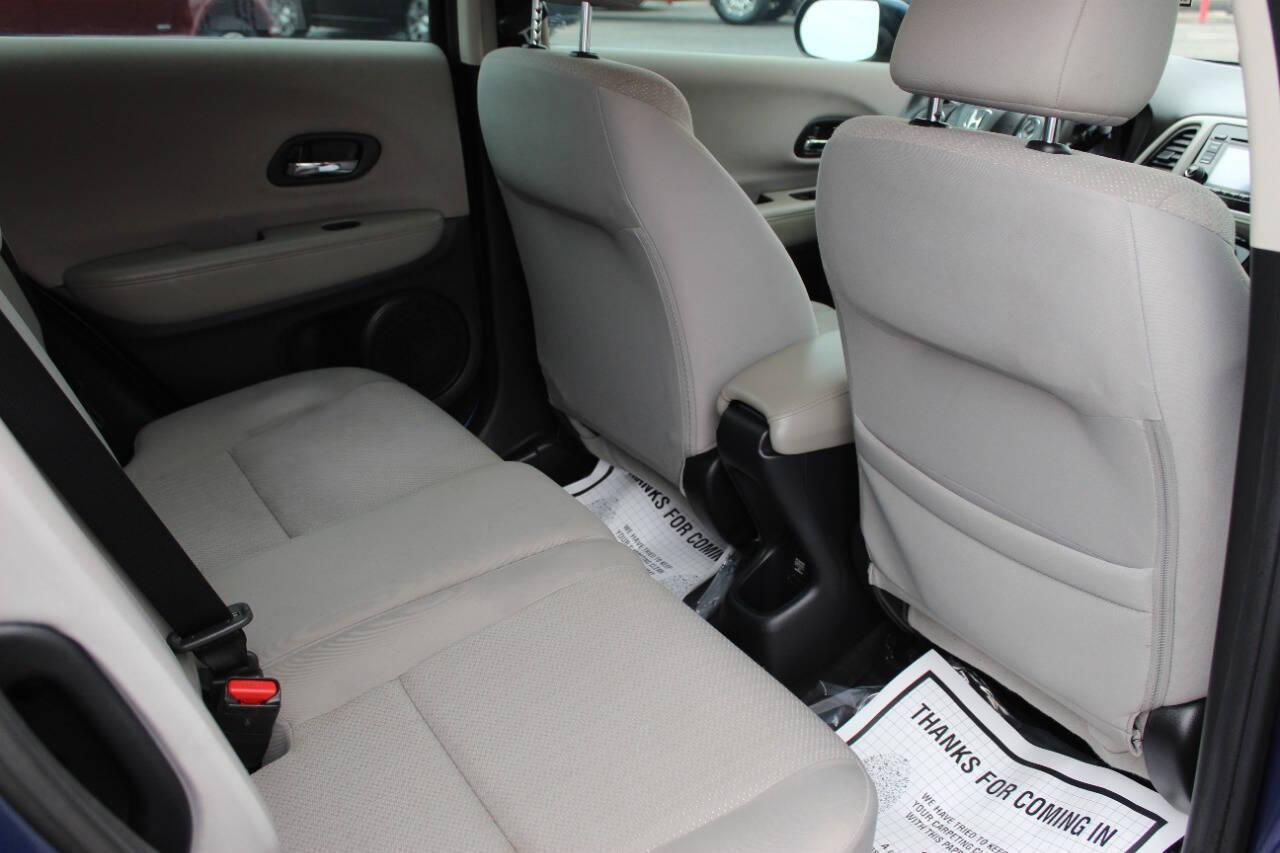 2017 Blue Honda HR-V LX 2WD CVT (3CZRU5H39HM) with an 1.8L L4 DOHC 16V engine, CVT transmission, located at 4301 NW 39th , Oklahoma City, OK, 73112, (405) 949-5600, 35.512135, -97.598671 - NO DRIVERS LICENCE NO - FULL COVERAGE INSURANCE - NO CREDIT CHECK. COME ON OVER TO SUPERSPORTS AND TAKE A LOOK AND TEST DRIVE. PLEASE GIVE US A CALL AT (405) 949-5600. NO LICENCIA DE CONDUCIR - NO SEGURO DE COBERTURA TOTAL - NO VERIFICACION DE CREDITO. VISITENOS EN SUPERSPORTS, MIRE NUE - Photo#10