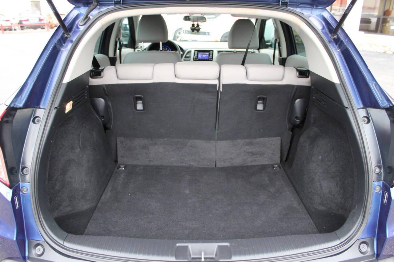 2017 Blue Honda HR-V LX 2WD CVT (3CZRU5H39HM) with an 1.8L L4 DOHC 16V engine, CVT transmission, located at 4301 NW 39th , Oklahoma City, OK, 73112, (405) 949-5600, 35.512135, -97.598671 - NO DRIVERS LICENCE NO - FULL COVERAGE INSURANCE - NO CREDIT CHECK. COME ON OVER TO SUPERSPORTS AND TAKE A LOOK AND TEST DRIVE. PLEASE GIVE US A CALL AT (405) 949-5600. NO LICENCIA DE CONDUCIR - NO SEGURO DE COBERTURA TOTAL - NO VERIFICACION DE CREDITO. VISITENOS EN SUPERSPORTS, MIRE NUE - Photo#12