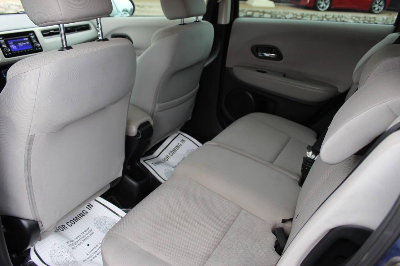 2017 Blue Honda HR-V LX 2WD CVT (3CZRU5H39HM) with an 1.8L L4 DOHC 16V engine, CVT transmission, located at 4301 NW 39th , Oklahoma City, OK, 73112, (405) 949-5600, 35.512135, -97.598671 - NO DRIVERS LICENCE NO - FULL COVERAGE INSURANCE - NO CREDIT CHECK. COME ON OVER TO SUPERSPORTS AND TAKE A LOOK AND TEST DRIVE. PLEASE GIVE US A CALL AT (405) 949-5600. NO LICENCIA DE CONDUCIR - NO SEGURO DE COBERTURA TOTAL - NO VERIFICACION DE CREDITO. VISITENOS EN SUPERSPORTS, MIRE NUE - Photo#13