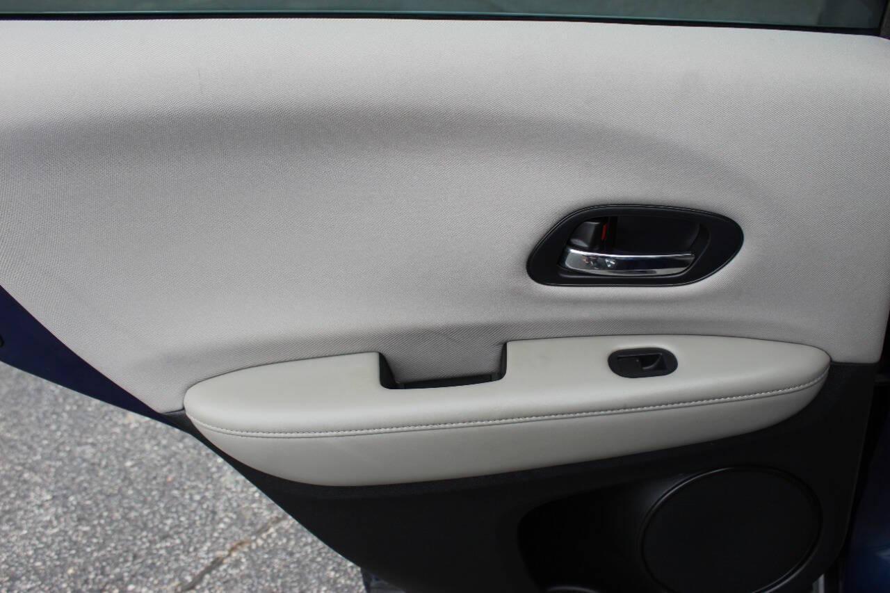 2017 Blue Honda HR-V LX 2WD CVT (3CZRU5H39HM) with an 1.8L L4 DOHC 16V engine, CVT transmission, located at 4301 NW 39th , Oklahoma City, OK, 73112, (405) 949-5600, 35.512135, -97.598671 - NO DRIVERS LICENCE NO - FULL COVERAGE INSURANCE - NO CREDIT CHECK. COME ON OVER TO SUPERSPORTS AND TAKE A LOOK AND TEST DRIVE. PLEASE GIVE US A CALL AT (405) 949-5600. NO LICENCIA DE CONDUCIR - NO SEGURO DE COBERTURA TOTAL - NO VERIFICACION DE CREDITO. VISITENOS EN SUPERSPORTS, MIRE NUE - Photo#14