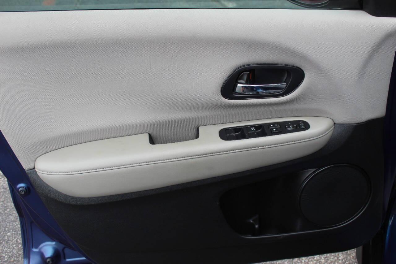 2017 Blue Honda HR-V LX 2WD CVT (3CZRU5H39HM) with an 1.8L L4 DOHC 16V engine, CVT transmission, located at 4301 NW 39th , Oklahoma City, OK, 73112, (405) 949-5600, 35.512135, -97.598671 - NO DRIVERS LICENCE NO - FULL COVERAGE INSURANCE - NO CREDIT CHECK. COME ON OVER TO SUPERSPORTS AND TAKE A LOOK AND TEST DRIVE. PLEASE GIVE US A CALL AT (405) 949-5600. NO LICENCIA DE CONDUCIR - NO SEGURO DE COBERTURA TOTAL - NO VERIFICACION DE CREDITO. VISITENOS EN SUPERSPORTS, MIRE NUE - Photo#16