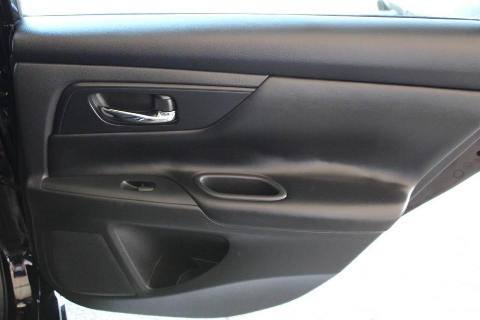 2017 Black Nissan Altima 2.5 S (1N4AL3AP8HN) with an 2.5L L4 DOHC 16V engine, CVT transmission, located at 4301 NW 39th , Oklahoma City, OK, 73112, (405) 949-5600, 35.512135, -97.598671 - NO DRIVERS LICENCE -NO FULL COVERAGE INSURANCE - NO CREDIT CHECK. COME ON OVER TO SUPERSPORTS, TAKE A LOOK AND TEST DRIVE. PLEASE GIVE US A CALL AT (405) 949-5600. NO LICENCIA DE CONDUCIR - NO SEGURO DE COBERTURA TOTAL - NO VERIFICACION DE CREDITO. VISITENOS EN SUPERSPORTS, MIRE NUESTRO - Photo#12