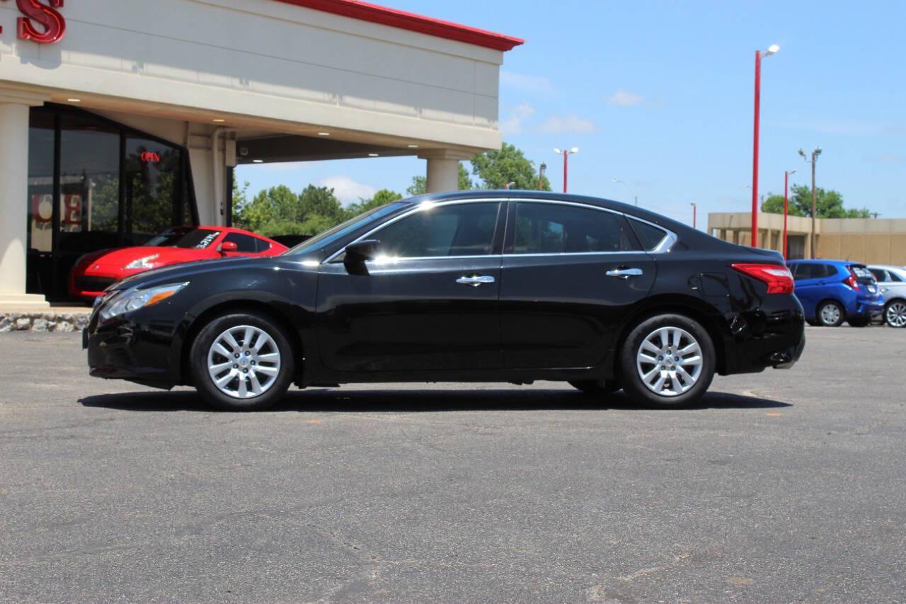 2017 Black Nissan Altima 2.5 S (1N4AL3AP8HN) with an 2.5L I4 2.5L I4 engine, CVT transmission, located at 4301 NW 39th , Oklahoma City, OK, 73112, (405) 949-5600, 35.512135, -97.598671 - Hablamos espanol. SPEND SMART --- BUY FROM SUPER SPORTS. ALL PRICES, DOWN PAYMENTS, PAYMENTS, AND FINANCE TERMS ARE NEGOTIABLE AT THE TIME OF APPROVAL. WE WILL WORK WITH YOU TO FIT YOUR BUDGET. WE WILL EVEN LOWER AND ADJUST THE NUMBERS TO HELP MAKE THE VEHICLE MORE AFFORDABLE FOR YOU.- Photo#5