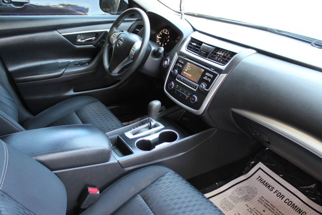 2017 Black Nissan Altima 2.5 S (1N4AL3AP8HN) with an 2.5L I4 2.5L I4 engine, CVT transmission, located at 4301 NW 39th , Oklahoma City, OK, 73112, (405) 949-5600, 35.512135, -97.598671 - Hablamos espanol. SPEND SMART --- BUY FROM SUPER SPORTS. ALL PRICES, DOWN PAYMENTS, PAYMENTS, AND FINANCE TERMS ARE NEGOTIABLE AT THE TIME OF APPROVAL. WE WILL WORK WITH YOU TO FIT YOUR BUDGET. WE WILL EVEN LOWER AND ADJUST THE NUMBERS TO HELP MAKE THE VEHICLE MORE AFFORDABLE FOR YOU.- Photo#8