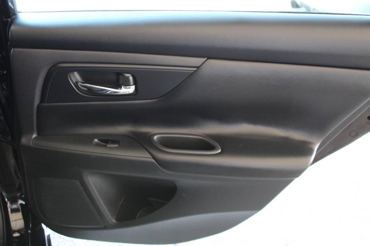 2017 Black Nissan Altima 2.5 S (1N4AL3AP8HN) with an 2.5L I4 2.5L I4 engine, CVT transmission, located at 4301 NW 39th , Oklahoma City, OK, 73112, (405) 949-5600, 35.512135, -97.598671 - Hablamos espanol. SPEND SMART --- BUY FROM SUPER SPORTS. ALL PRICES, DOWN PAYMENTS, PAYMENTS, AND FINANCE TERMS ARE NEGOTIABLE AT THE TIME OF APPROVAL. WE WILL WORK WITH YOU TO FIT YOUR BUDGET. WE WILL EVEN LOWER AND ADJUST THE NUMBERS TO HELP MAKE THE VEHICLE MORE AFFORDABLE FOR YOU.- Photo#11