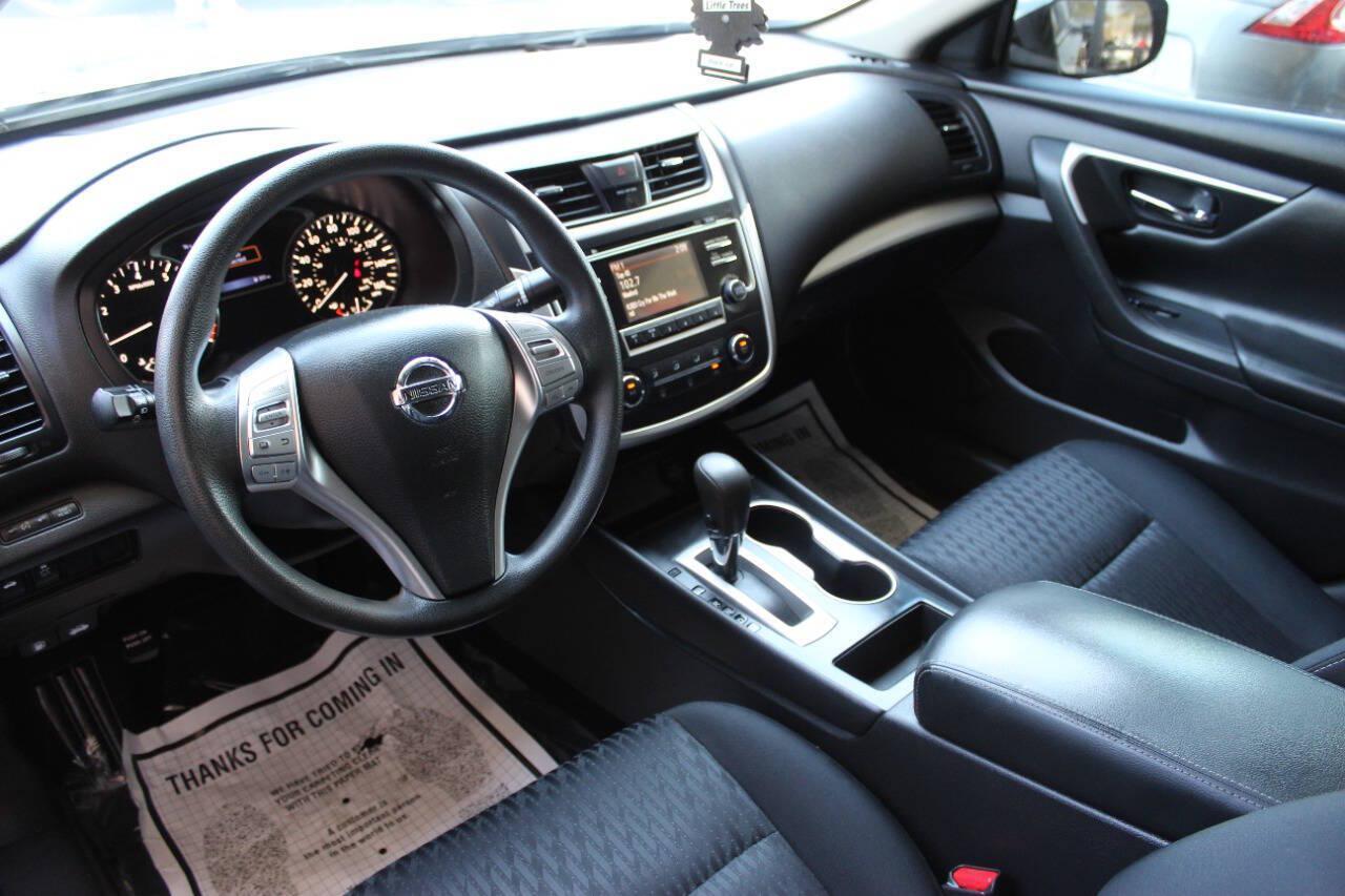 2017 Black Nissan Altima 2.5 S (1N4AL3AP8HN) with an 2.5L I4 2.5L I4 engine, CVT transmission, located at 4301 NW 39th , Oklahoma City, OK, 73112, (405) 949-5600, 35.512135, -97.598671 - Hablamos espanol. SPEND SMART --- BUY FROM SUPER SPORTS. ALL PRICES, DOWN PAYMENTS, PAYMENTS, AND FINANCE TERMS ARE NEGOTIABLE AT THE TIME OF APPROVAL. WE WILL WORK WITH YOU TO FIT YOUR BUDGET. WE WILL EVEN LOWER AND ADJUST THE NUMBERS TO HELP MAKE THE VEHICLE MORE AFFORDABLE FOR YOU.- Photo#15