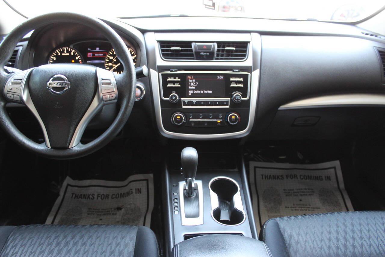 2017 Black Nissan Altima 2.5 S (1N4AL3AP8HN) with an 2.5L I4 2.5L I4 engine, CVT transmission, located at 4301 NW 39th , Oklahoma City, OK, 73112, (405) 949-5600, 35.512135, -97.598671 - Hablamos espanol. SPEND SMART --- BUY FROM SUPER SPORTS. ALL PRICES, DOWN PAYMENTS, PAYMENTS, AND FINANCE TERMS ARE NEGOTIABLE AT THE TIME OF APPROVAL. WE WILL WORK WITH YOU TO FIT YOUR BUDGET. WE WILL EVEN LOWER AND ADJUST THE NUMBERS TO HELP MAKE THE VEHICLE MORE AFFORDABLE FOR YOU.- Photo#17