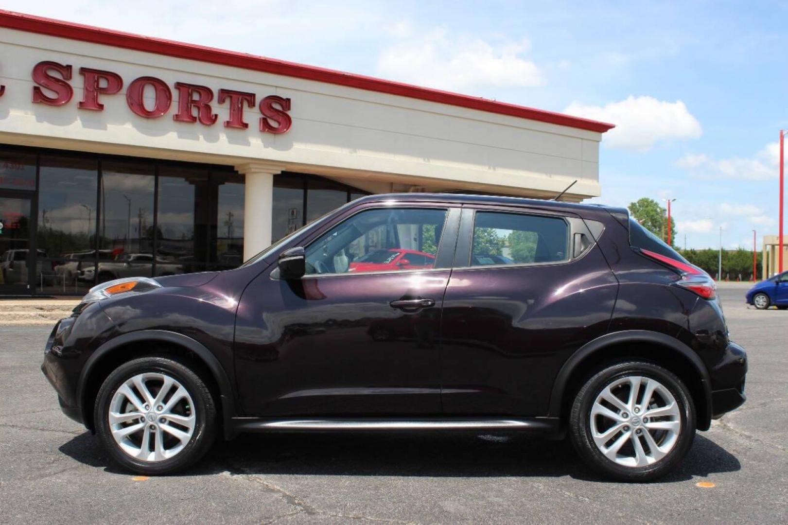 2016 Burgundy Nissan Juke S FWD (JN8AF5MR7GT) with an 1.6L L4 DOHC 16V TURBO engine, CVT transmission, located at 4301 NW 39th , Oklahoma City, OK, 73112, (405) 949-5600, 35.512135, -97.598671 - NO DRIVERS LICENCE -NO FULL COVERAGE INSURANCE - NO CREDIT CHECK. COME ON OVER TO SUPERSPORTS, TAKE A LOOK AND TEST DRIVE . PLEASE GIVE US A CALL AT (405) 949-5600. NO LICENCIA DE CONDUCIR - NO SEGURO DE COBERTURA TOTAL - NO VERIFICACION DE CREDITO. VISITENOS EN SUPERSPORTS, MIRE NUESTR - Photo#6