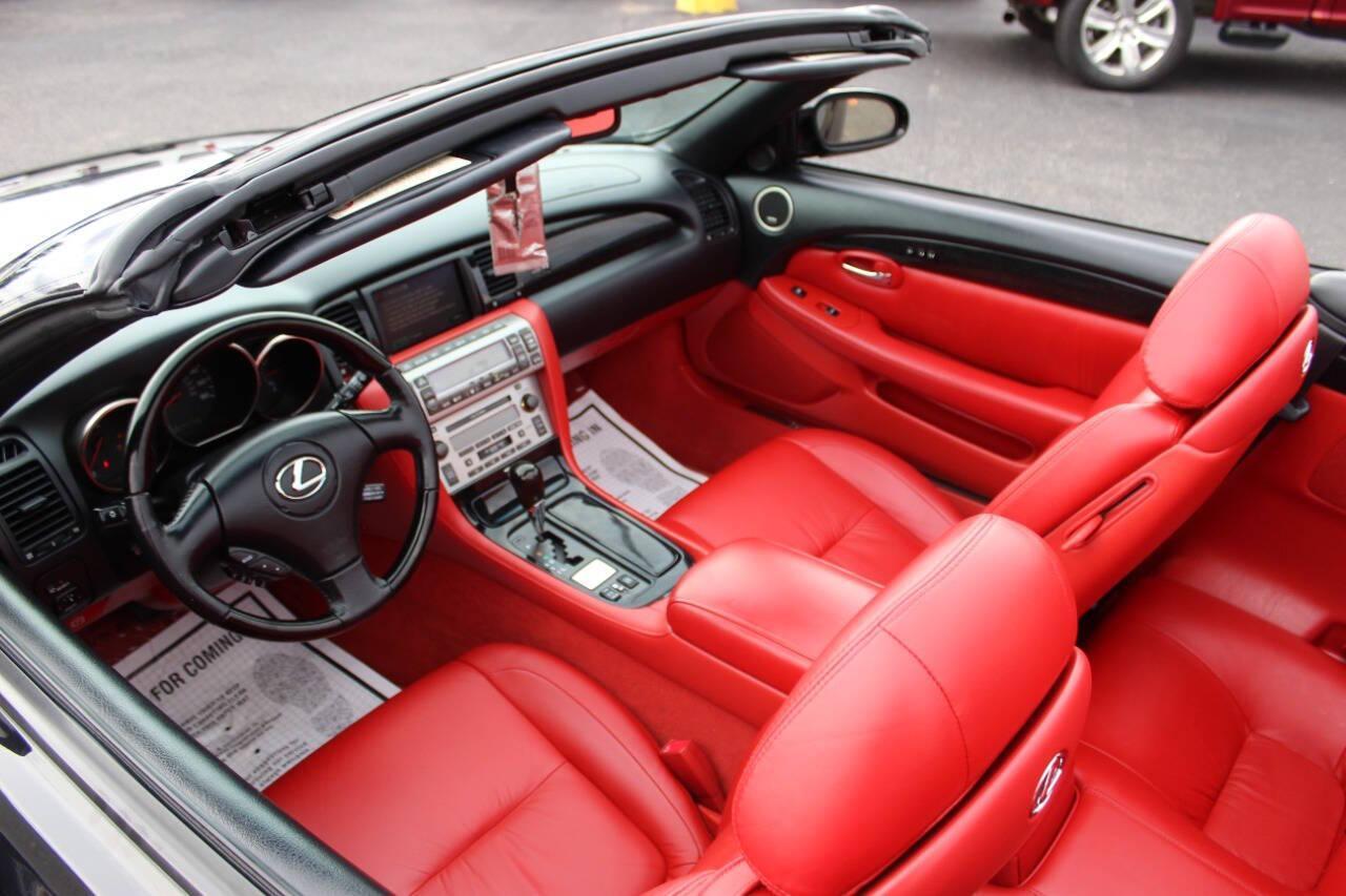 2005 Black Lexus SC 430 Convertible (JTHFN48YX50) with an 4.3L V8 4.3L V8 engine, Automatic 5-Speed transmission, located at 4301 NW 39th , Oklahoma City, OK, 73112, (405) 949-5600, 35.512135, -97.598671 - NO DRIVERS LICENCE -NO FULL COVERAGE INSURANCE - NO CREDIT CHECK. COME ON OVER TO SUPERSPORTS, TAKE A LOOK AND TEST DRIVE . PLEASE GIVE US A CALL AT (405) 949-5600. NO LICENCIA DE CONDUCIR - NO SEGURO DE COBERTURA TOTAL - NO VERIFICACION DE CREDITO. VISITENOS EN SUPERSPORTS, MIRE NUESTR - Photo#19