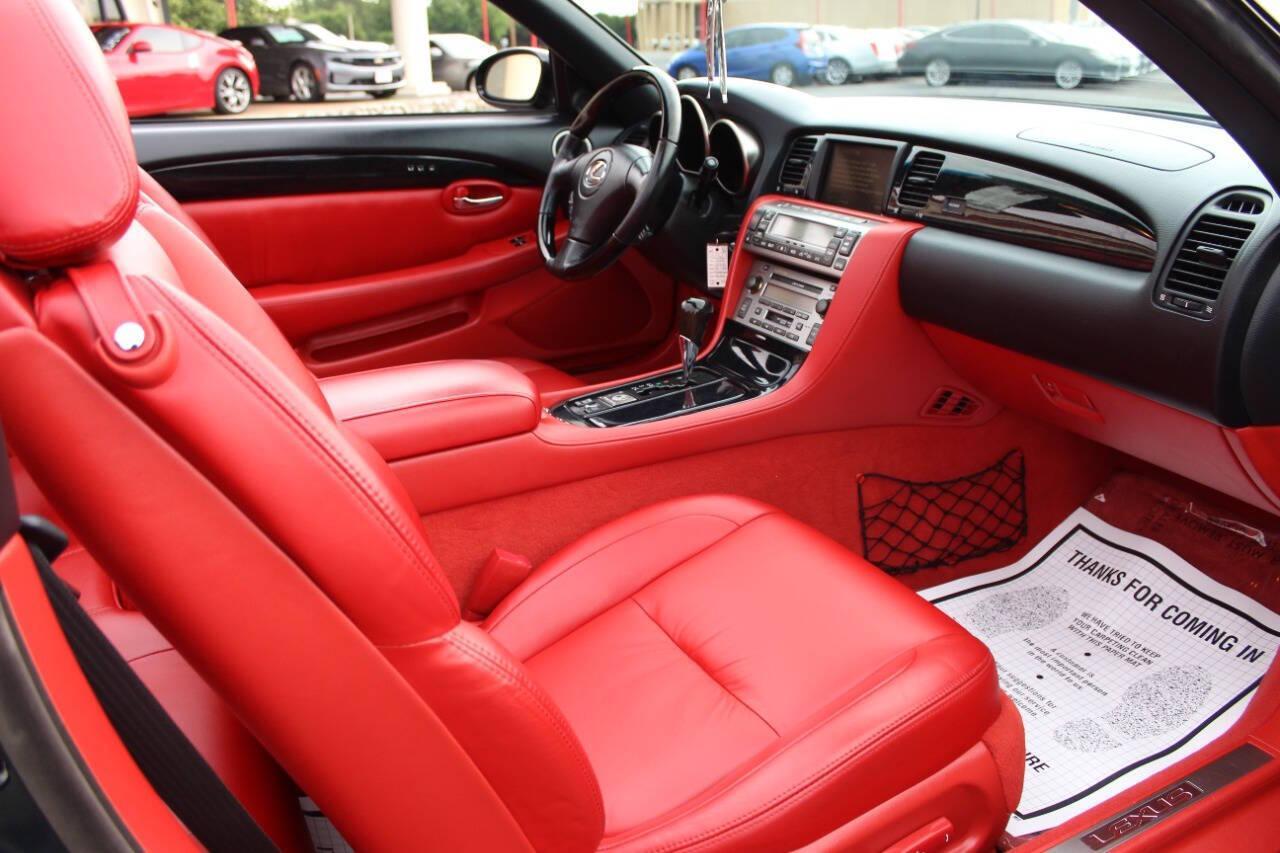 2005 Black Lexus SC 430 Convertible (JTHFN48YX50) with an 4.3L V8 4.3L V8 engine, Automatic 5-Speed transmission, located at 4301 NW 39th , Oklahoma City, OK, 73112, (405) 949-5600, 35.512135, -97.598671 - NO DRIVERS LICENCE -NO FULL COVERAGE INSURANCE - NO CREDIT CHECK. COME ON OVER TO SUPERSPORTS, TAKE A LOOK AND TEST DRIVE . PLEASE GIVE US A CALL AT (405) 949-5600. NO LICENCIA DE CONDUCIR - NO SEGURO DE COBERTURA TOTAL - NO VERIFICACION DE CREDITO. VISITENOS EN SUPERSPORTS, MIRE NUESTR - Photo#15