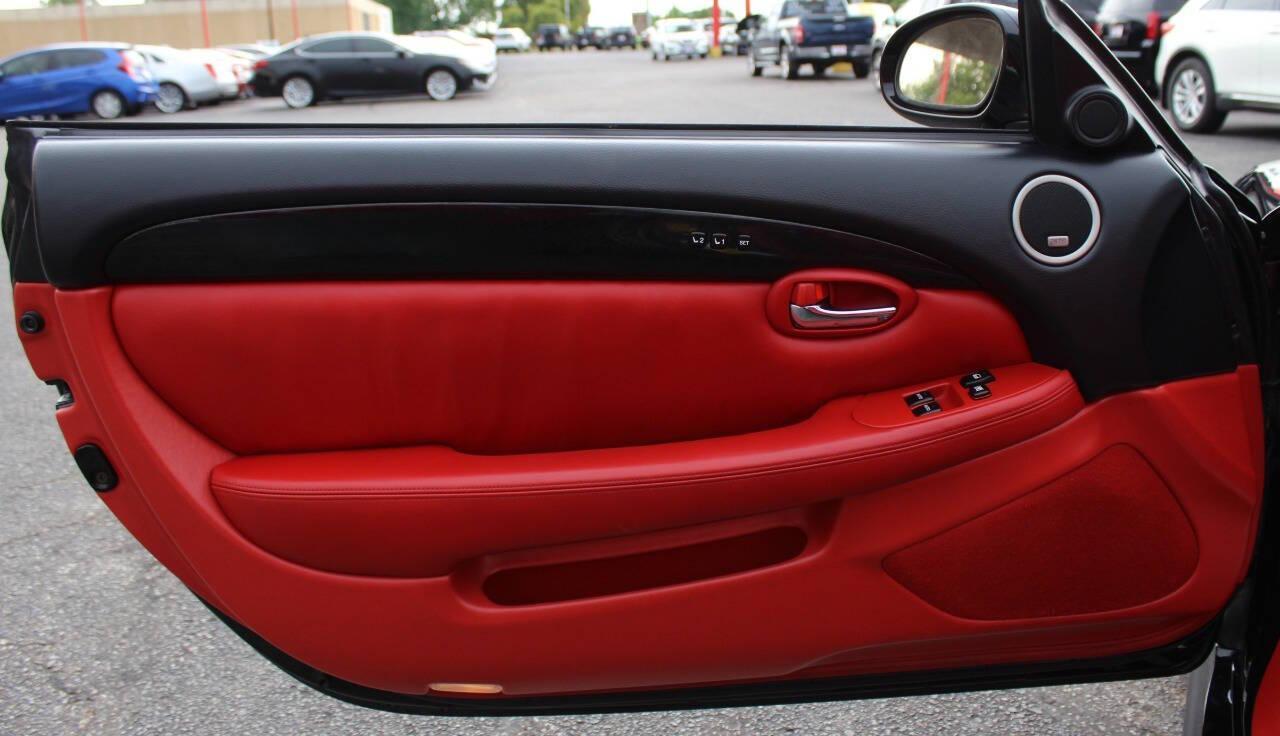 2005 Black Lexus SC 430 Convertible (JTHFN48YX50) with an 4.3L V8 4.3L V8 engine, Automatic 5-Speed transmission, located at 4301 NW 39th , Oklahoma City, OK, 73112, (405) 949-5600, 35.512135, -97.598671 - NO DRIVERS LICENCE -NO FULL COVERAGE INSURANCE - NO CREDIT CHECK. COME ON OVER TO SUPERSPORTS, TAKE A LOOK AND TEST DRIVE . PLEASE GIVE US A CALL AT (405) 949-5600. NO LICENCIA DE CONDUCIR - NO SEGURO DE COBERTURA TOTAL - NO VERIFICACION DE CREDITO. VISITENOS EN SUPERSPORTS, MIRE NUESTR - Photo#22