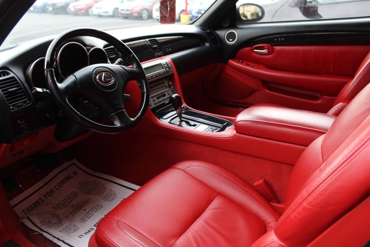 2005 Black Lexus SC 430 Convertible (JTHFN48YX50) with an 4.3L V8 4.3L V8 engine, Automatic 5-Speed transmission, located at 4301 NW 39th , Oklahoma City, OK, 73112, (405) 949-5600, 35.512135, -97.598671 - NO DRIVERS LICENCE -NO FULL COVERAGE INSURANCE - NO CREDIT CHECK. COME ON OVER TO SUPERSPORTS, TAKE A LOOK AND TEST DRIVE . PLEASE GIVE US A CALL AT (405) 949-5600. NO LICENCIA DE CONDUCIR - NO SEGURO DE COBERTURA TOTAL - NO VERIFICACION DE CREDITO. VISITENOS EN SUPERSPORTS, MIRE NUESTR - Photo#18