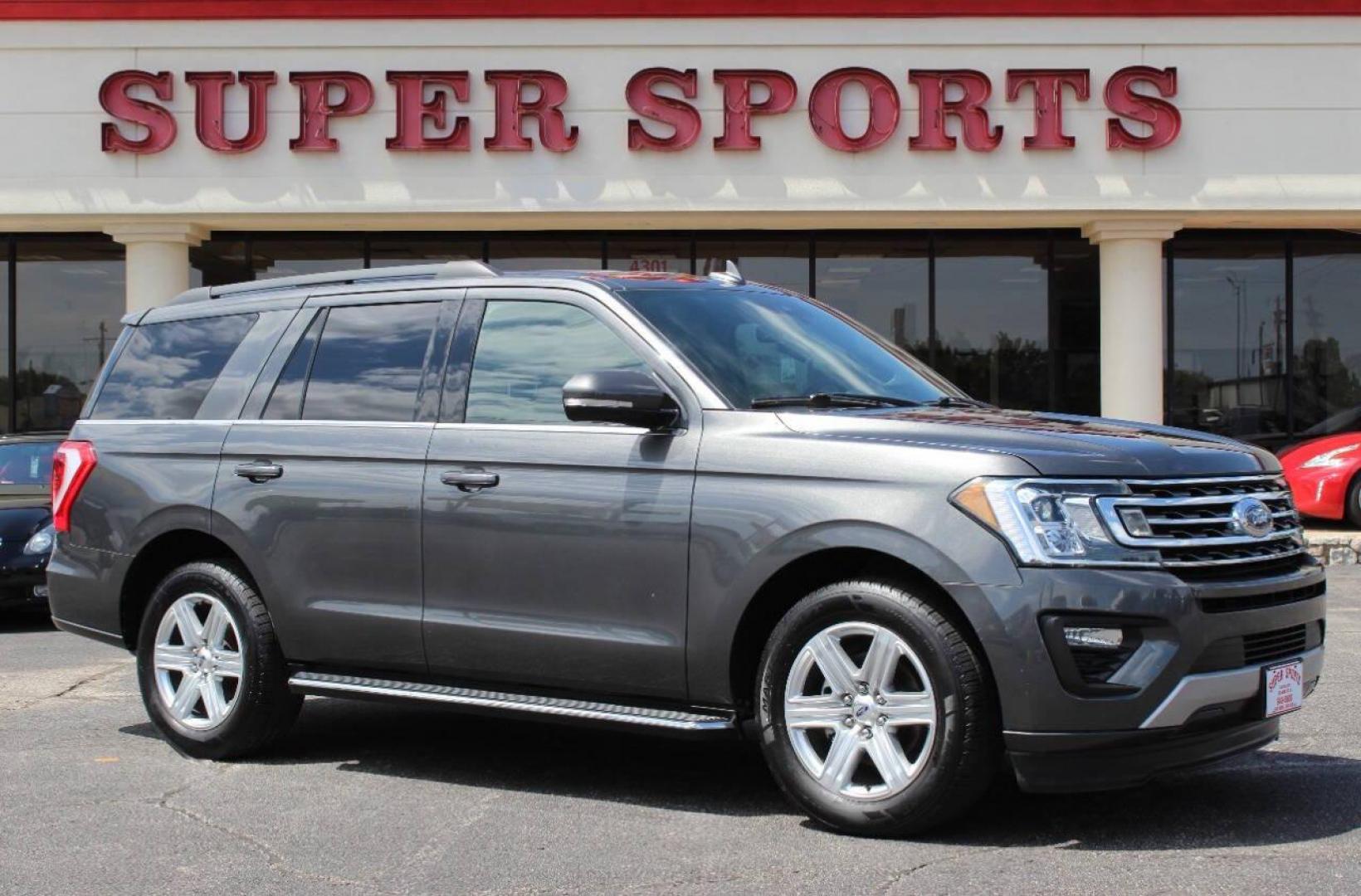 2018 Silver Ford Expedition XLT 2WD (1FMJU1HT6JE) with an 3.5L V6 DOHC 24V FFV engine, 6A transmission, located at 4301 NW 39th , Oklahoma City, OK, 73112, (405) 949-5600, 35.512135, -97.598671 - NO DRIVERS LICENCE -NO FULL COVERAGE INSURANCE - NO CREDIT CHECK. COME ON OVER TO SUPERSPORTS, TAKE A LOOK AND TEST DRIVE. PLEASE GIVE US A CALL AT (405) 949-5600. NO LICENCIA DE CONDUCIR - NO SEGURO DE COBERTURA TOTAL - NO VERIFICACION DE CREDITO. VISITENOS EN SUPERSPORTS, MIRE NUESTRO - Photo#2