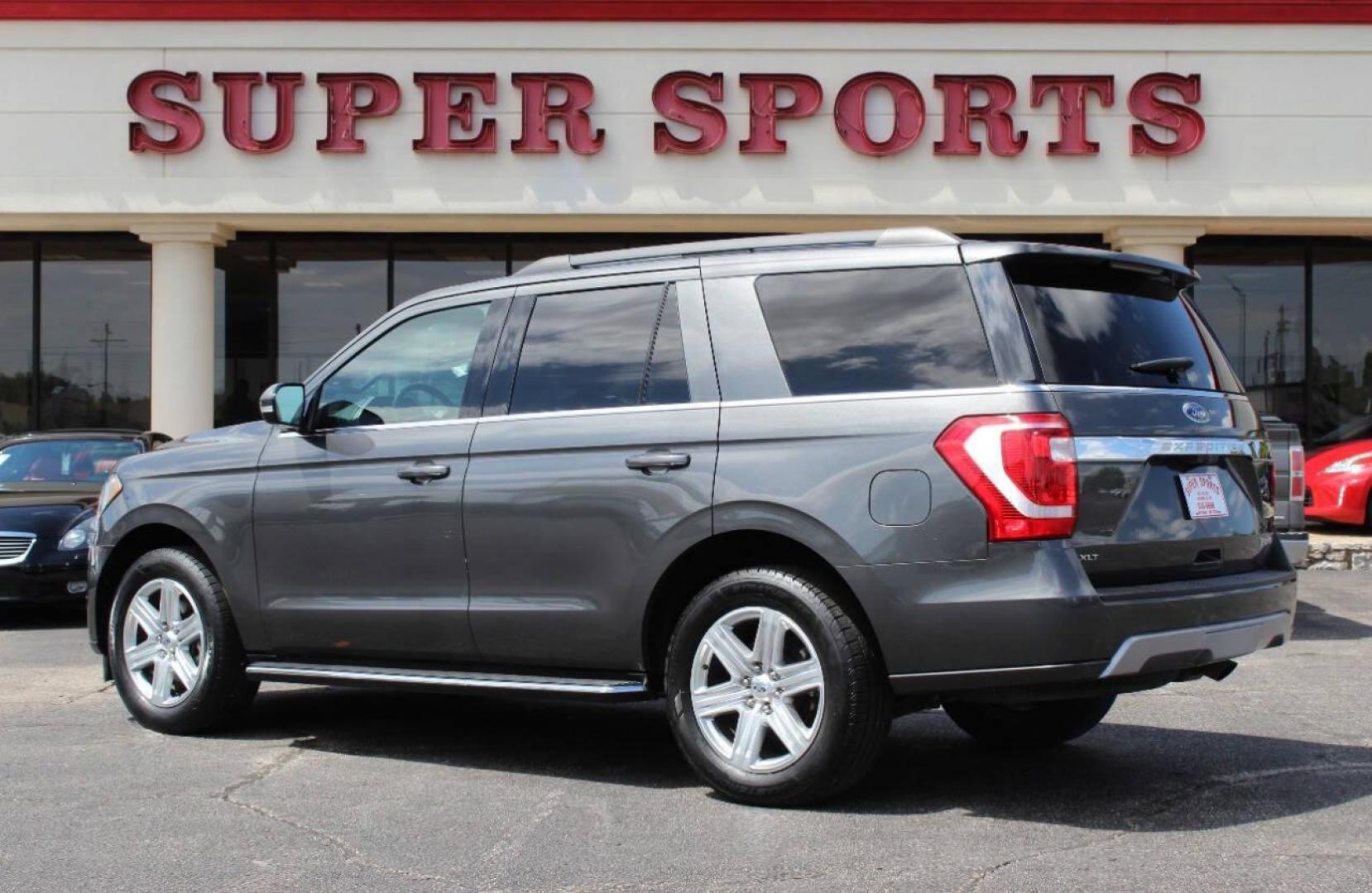 2018 Silver Ford Expedition XLT 2WD (1FMJU1HT6JE) with an 3.5L V6 DOHC 24V FFV engine, 6A transmission, located at 4301 NW 39th , Oklahoma City, OK, 73112, (405) 949-5600, 35.512135, -97.598671 - NO DRIVERS LICENCE -NO FULL COVERAGE INSURANCE - NO CREDIT CHECK. COME ON OVER TO SUPERSPORTS, TAKE A LOOK AND TEST DRIVE. PLEASE GIVE US A CALL AT (405) 949-5600. NO LICENCIA DE CONDUCIR - NO SEGURO DE COBERTURA TOTAL - NO VERIFICACION DE CREDITO. VISITENOS EN SUPERSPORTS, MIRE NUESTRO - Photo#5