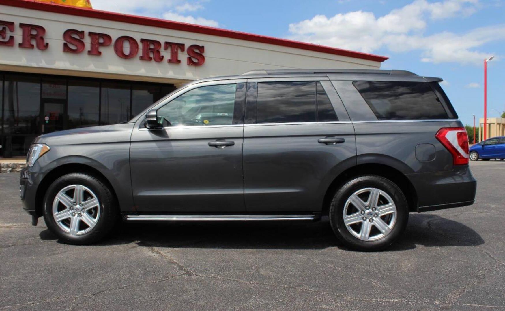 2018 Silver Ford Expedition XLT 2WD (1FMJU1HT6JE) with an 3.5L V6 DOHC 24V FFV engine, 6A transmission, located at 4301 NW 39th , Oklahoma City, OK, 73112, (405) 949-5600, 35.512135, -97.598671 - NO DRIVERS LICENCE -NO FULL COVERAGE INSURANCE - NO CREDIT CHECK. COME ON OVER TO SUPERSPORTS, TAKE A LOOK AND TEST DRIVE. PLEASE GIVE US A CALL AT (405) 949-5600. NO LICENCIA DE CONDUCIR - NO SEGURO DE COBERTURA TOTAL - NO VERIFICACION DE CREDITO. VISITENOS EN SUPERSPORTS, MIRE NUESTRO - Photo#6
