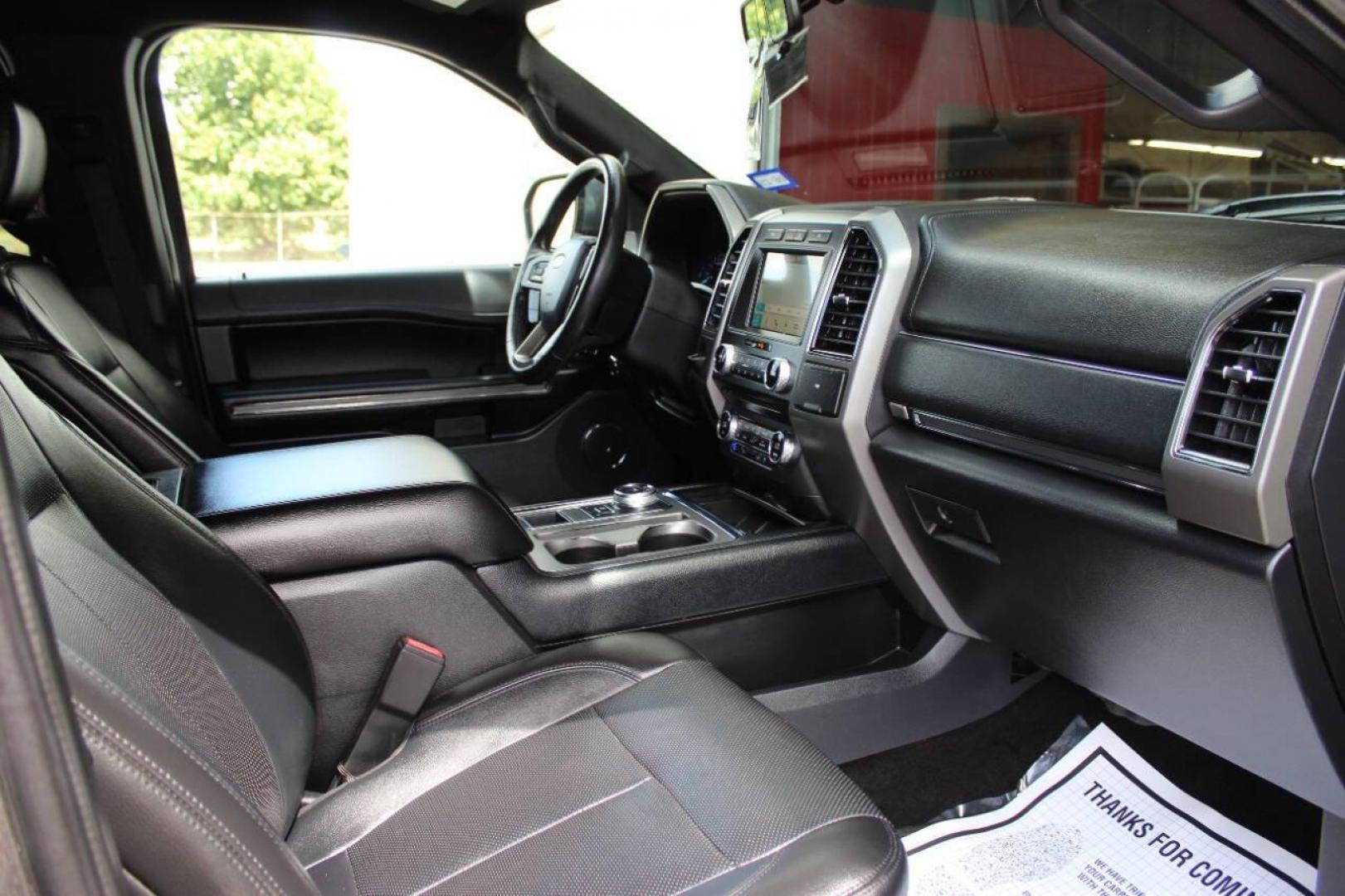2018 Silver Ford Expedition XLT 2WD (1FMJU1HT6JE) with an 3.5L V6 DOHC 24V FFV engine, 6A transmission, located at 4301 NW 39th , Oklahoma City, OK, 73112, (405) 949-5600, 35.512135, -97.598671 - NO DRIVERS LICENCE -NO FULL COVERAGE INSURANCE - NO CREDIT CHECK. COME ON OVER TO SUPERSPORTS, TAKE A LOOK AND TEST DRIVE. PLEASE GIVE US A CALL AT (405) 949-5600. NO LICENCIA DE CONDUCIR - NO SEGURO DE COBERTURA TOTAL - NO VERIFICACION DE CREDITO. VISITENOS EN SUPERSPORTS, MIRE NUESTRO - Photo#11