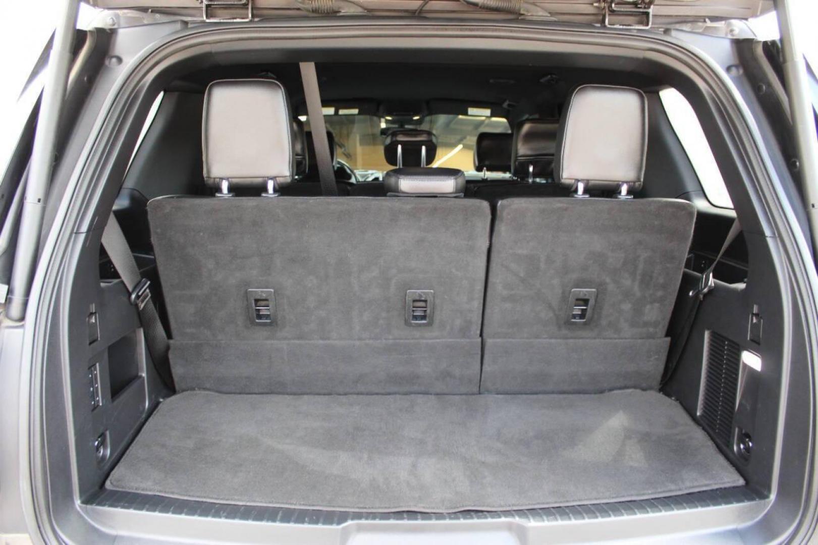 2018 Silver Ford Expedition XLT 2WD (1FMJU1HT6JE) with an 3.5L V6 DOHC 24V FFV engine, 6A transmission, located at 4301 NW 39th , Oklahoma City, OK, 73112, (405) 949-5600, 35.512135, -97.598671 - NO DRIVERS LICENCE -NO FULL COVERAGE INSURANCE - NO CREDIT CHECK. COME ON OVER TO SUPERSPORTS, TAKE A LOOK AND TEST DRIVE. PLEASE GIVE US A CALL AT (405) 949-5600. NO LICENCIA DE CONDUCIR - NO SEGURO DE COBERTURA TOTAL - NO VERIFICACION DE CREDITO. VISITENOS EN SUPERSPORTS, MIRE NUESTRO - Photo#15