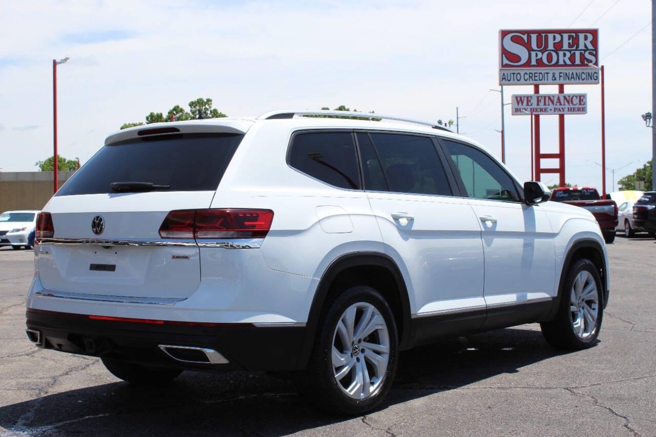 2021 White Volkswagen Atlas V6 SEL 4MOTION (1V2BR2CAXMC) with an 3.6L V6 3.6L V6 engine, Automatic 8-Speed transmission, located at 4301 NW 39th , Oklahoma City, OK, 73112, (405) 949-5600, 35.512135, -97.598671 - NO DRIVERS LICENCE -NO FULL COVERAGE INSURANCE - NO CREDIT CHECK. COME ON OVER TO SUPERSPORTS, TAKE A LOOK AND TEST DRIVE. PLEASE GIVE US A CALL AT (405) 949-5600. NO LICENCIA DE CONDUCIR - NO SEGURO DE COBERTURA TOTAL - NO VERIFICACION DE CREDITO. VISITENOS EN SUPERSPORTS, MIRE NUESTRO - Photo#3
