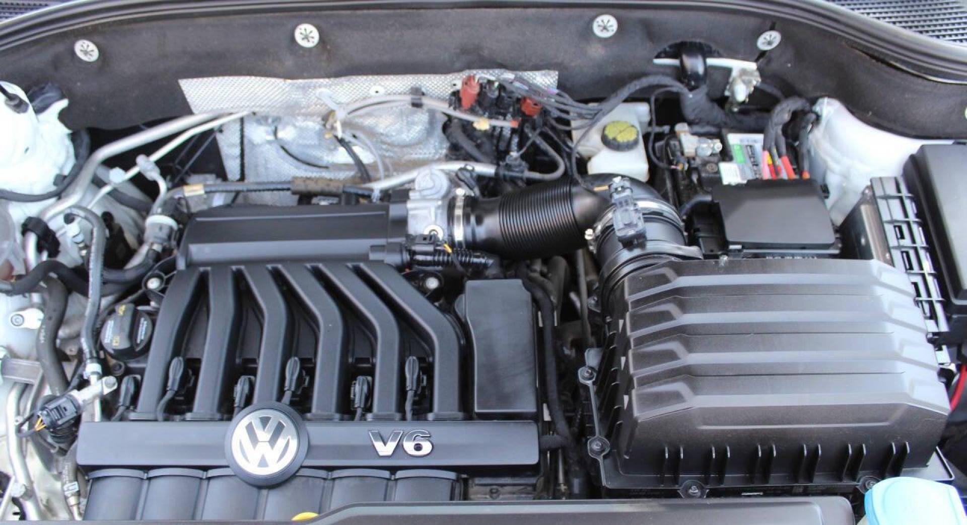 2021 White Volkswagen Atlas V6 SEL 4MOTION (1V2BR2CAXMC) with an 3.6L V6 3.6L V6 engine, Automatic 8-Speed transmission, located at 4301 NW 39th , Oklahoma City, OK, 73112, (405) 949-5600, 35.512135, -97.598671 - NO DRIVERS LICENCE -NO FULL COVERAGE INSURANCE - NO CREDIT CHECK. COME ON OVER TO SUPERSPORTS, TAKE A LOOK AND TEST DRIVE. PLEASE GIVE US A CALL AT (405) 949-5600. NO LICENCIA DE CONDUCIR - NO SEGURO DE COBERTURA TOTAL - NO VERIFICACION DE CREDITO. VISITENOS EN SUPERSPORTS, MIRE NUESTRO - Photo#7