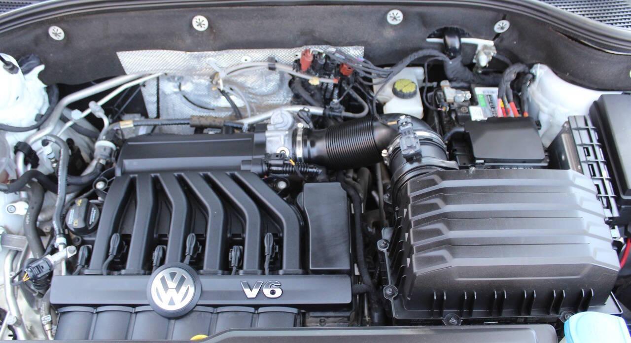 2021 White Volkswagen Atlas V6 SEL 4MOTION (1V2BR2CAXMC) with an 3.6L V6 3.6L V6 engine, Automatic 8-Speed transmission, located at 4301 NW 39th , Oklahoma City, OK, 73112, (405) 949-5600, 35.512135, -97.598671 - NO DRIVERS LICENCE -NO FULL COVERAGE INSURANCE - NO CREDIT CHECK. COME ON OVER TO SUPERSPORTS, TAKE A LOOK AND TEST DRIVE. PLEASE GIVE US A CALL AT (405) 949-5600. NO LICENCIA DE CONDUCIR - NO SEGURO DE COBERTURA TOTAL - NO VERIFICACION DE CREDITO. VISITENOS EN SUPERSPORTS, MIRE NUESTRO - Photo#7